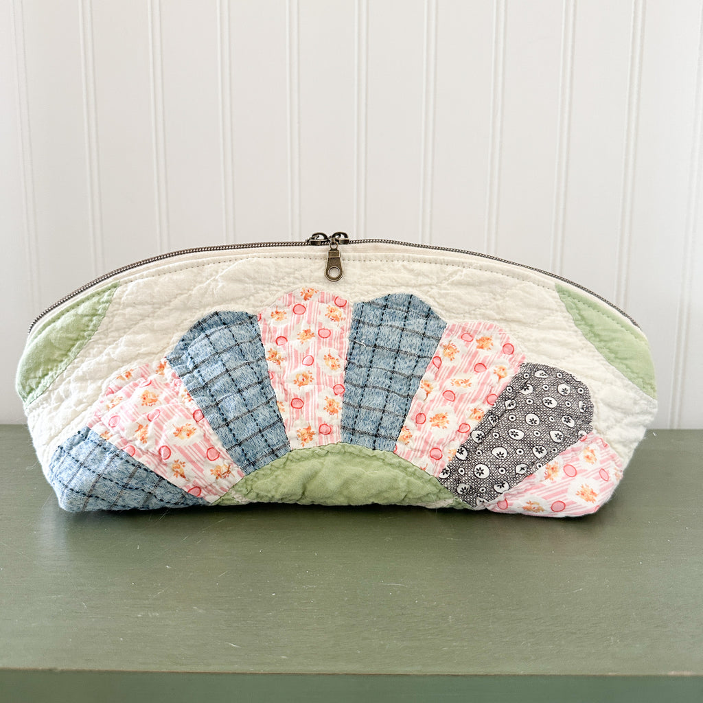 Large Vintage Dresden Plate Quilt Clam Shell Zipper Pouch