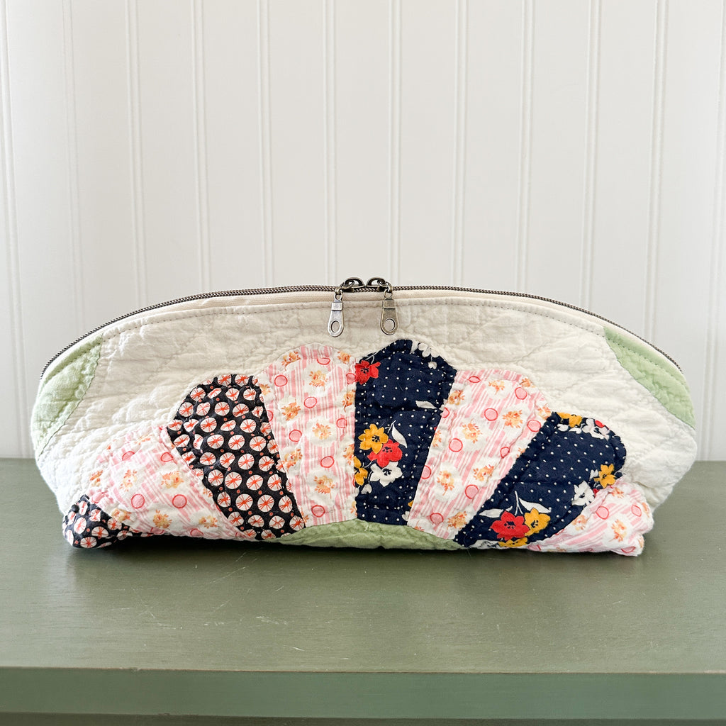 Large Vintage Dresden Plate Quilt Clam Shell Zipper Pouch