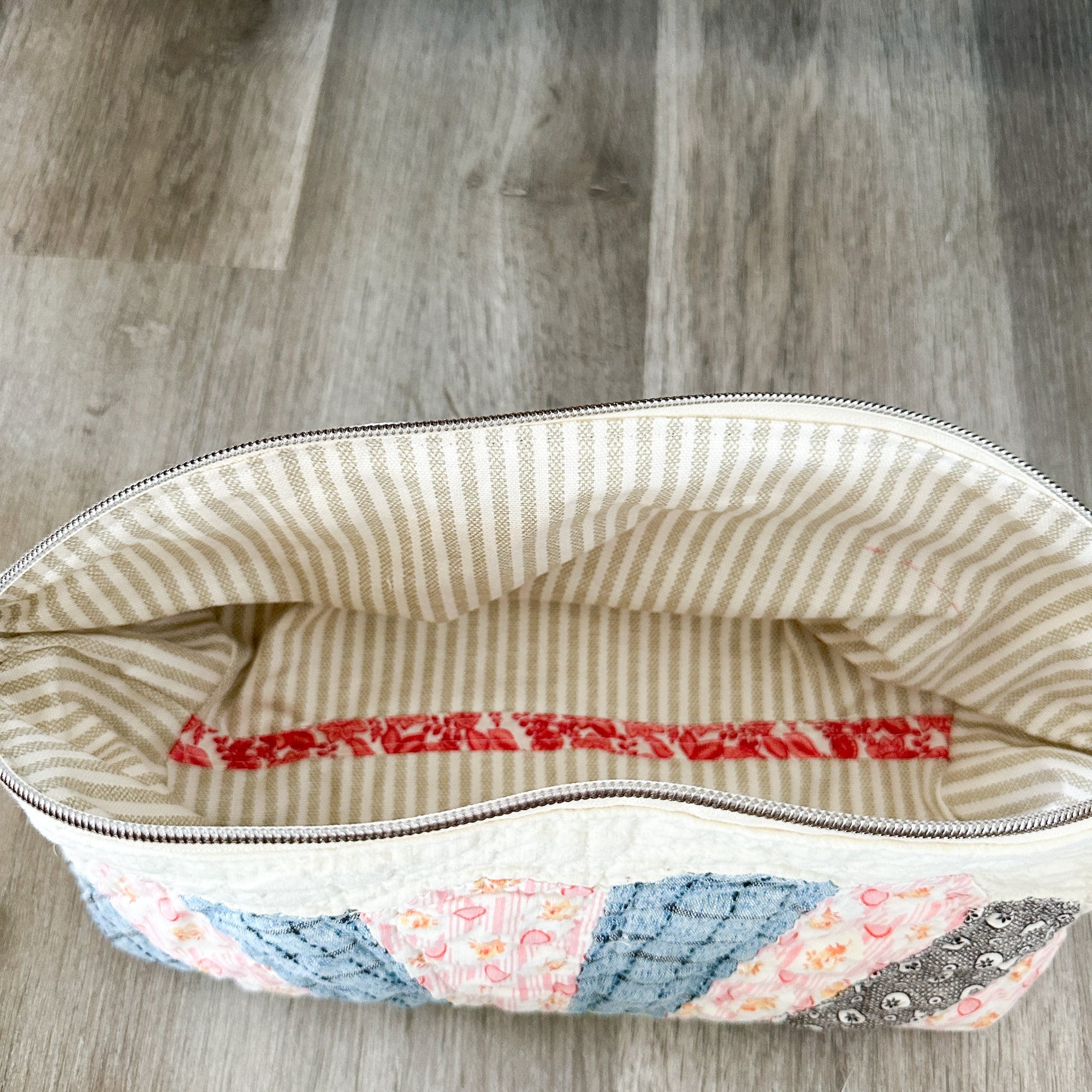 Large Vintage Dresden Plate Quilt Clam Shell Zipper Pouch