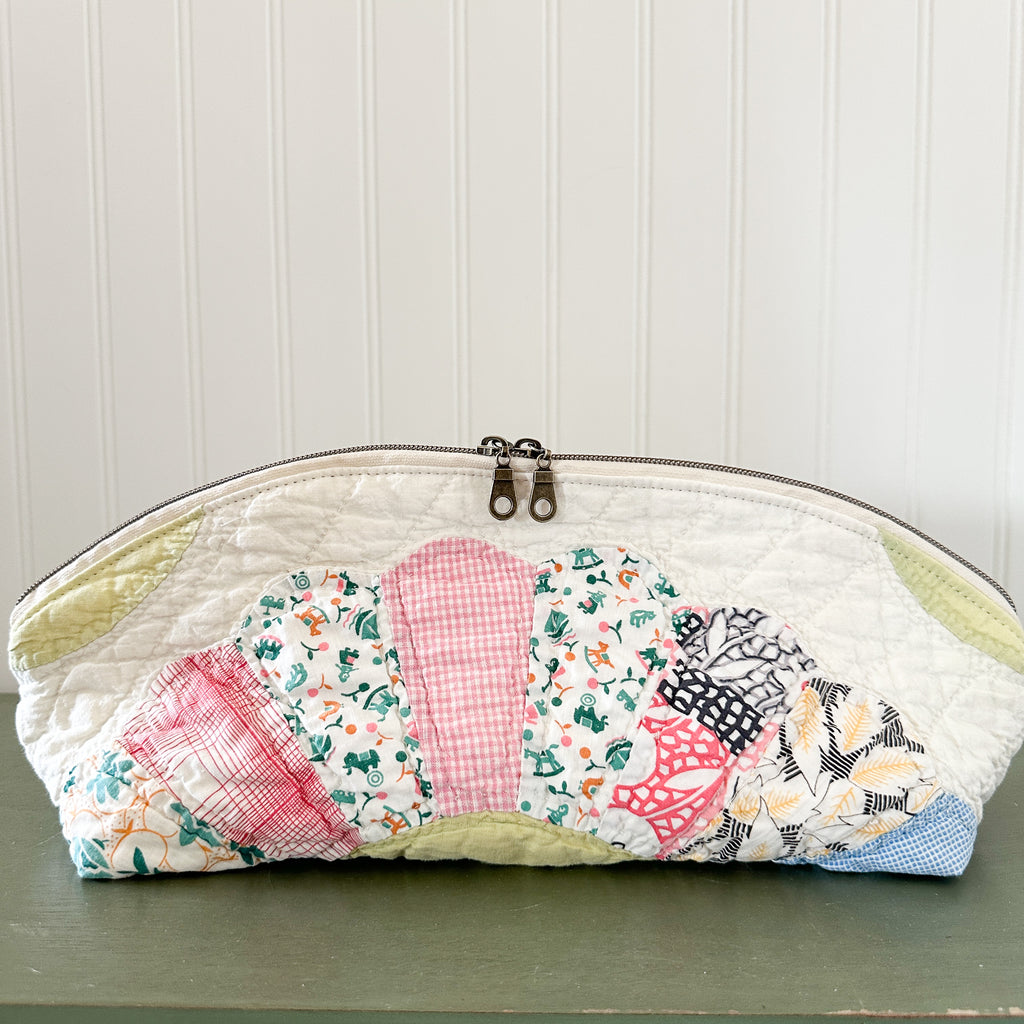 Large Vintage Dresden Plate Quilt Clam Shell Zipper Pouch