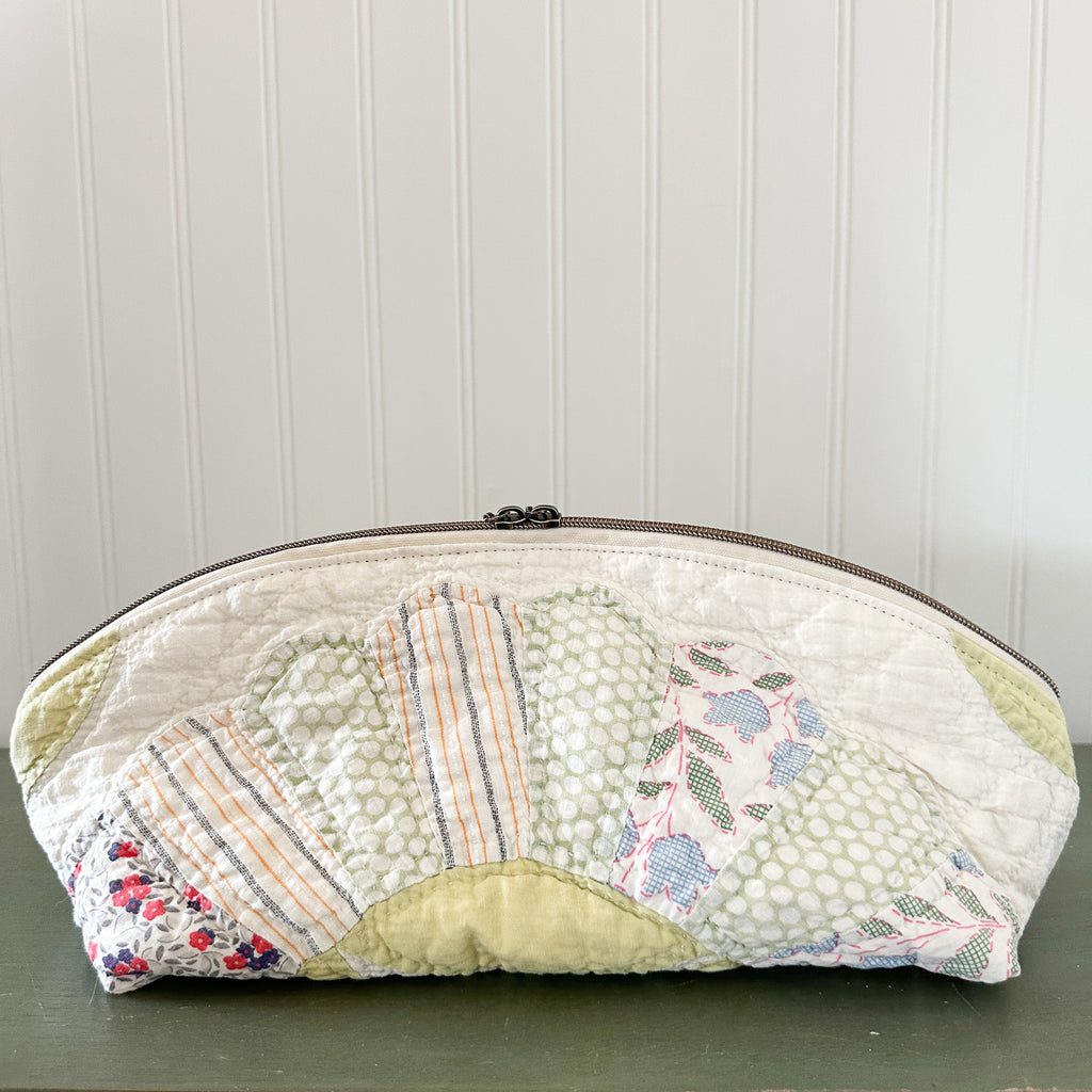 Large Vintage Dresden Plate Quilt Clam Shell Zipper Pouch