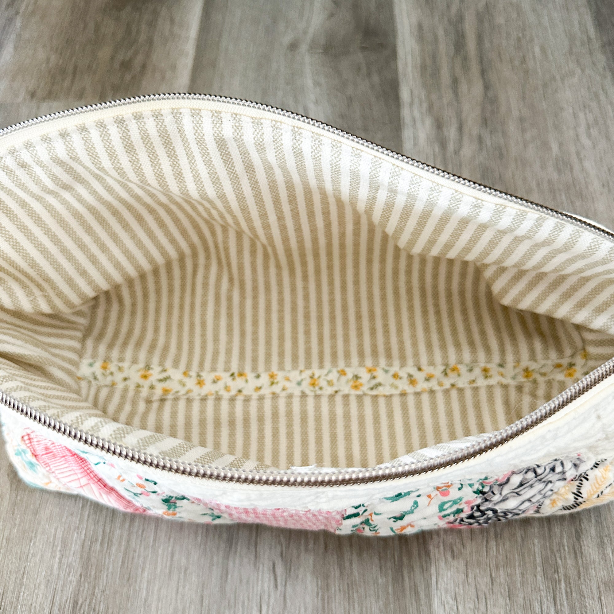 Large Vintage Dresden Plate Quilt Clam Shell Zipper Pouch