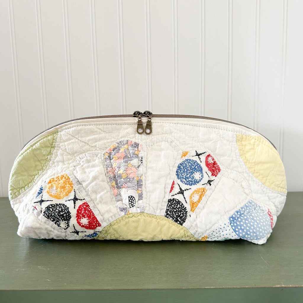 Large Vintage Dresden Plate Quilt Clam Shell Zipper Pouch