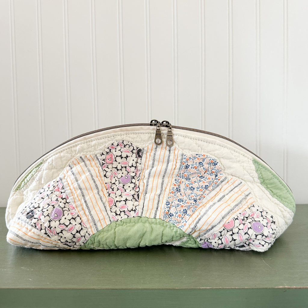 Large Vintage Dresden Plate Quilt Clam Shell Zipper Pouch