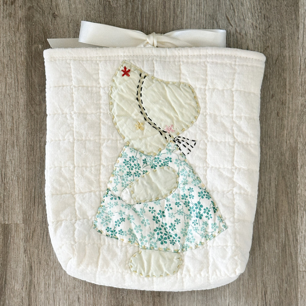 Small/Medium Vintage Sunbonnet Sue Quilt Bible/Book Sleeve