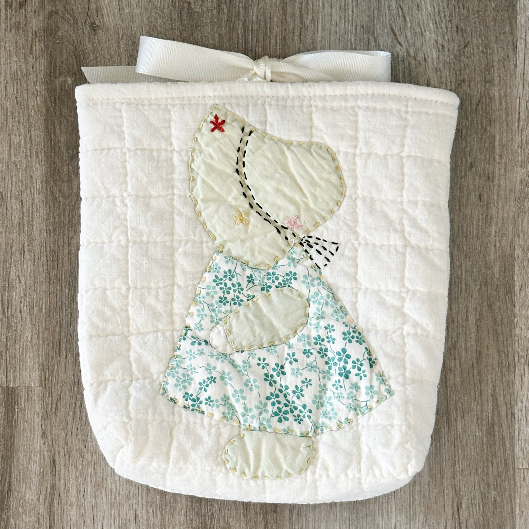 Small/Medium Vintage Sunbonnet Sue Quilt Bible/Book Sleeve