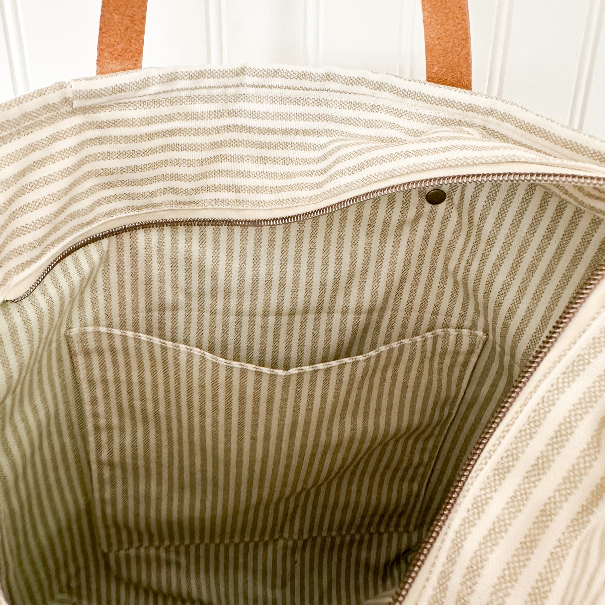 Vintage Grandmothers Garden Tote Bag with Leather Crossbody Strap, Leather Handles, Inside Pocket and Zipper Closure (Copy)