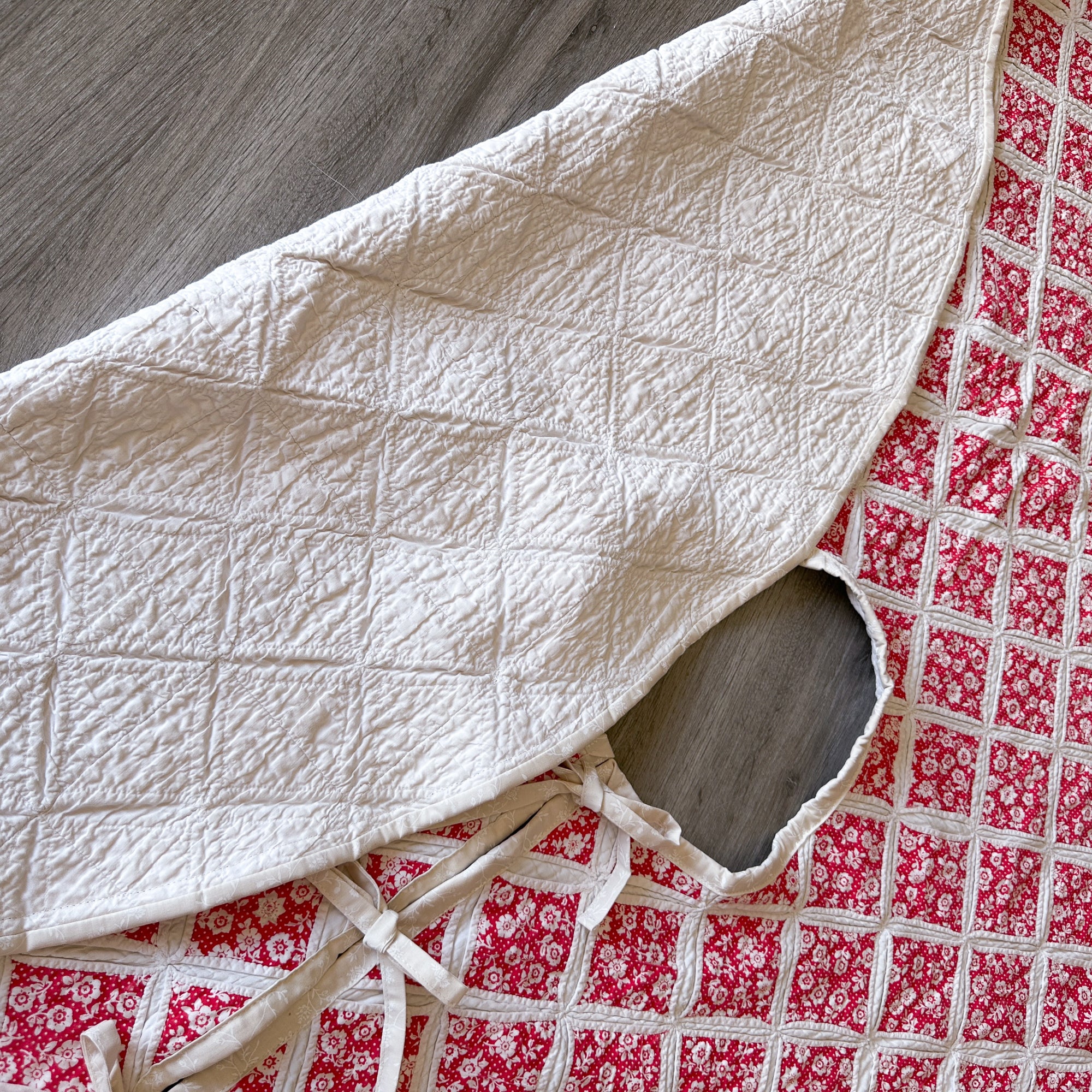 Large Vintage Cathedral Window Quilt Tree Skirt
