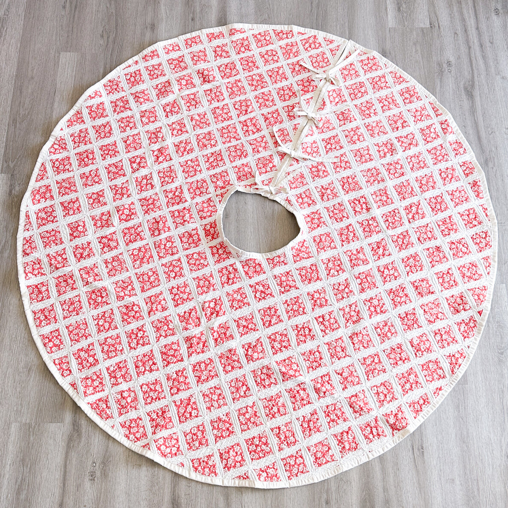 Large Vintage Cathedral Window Quilt Tree Skirt