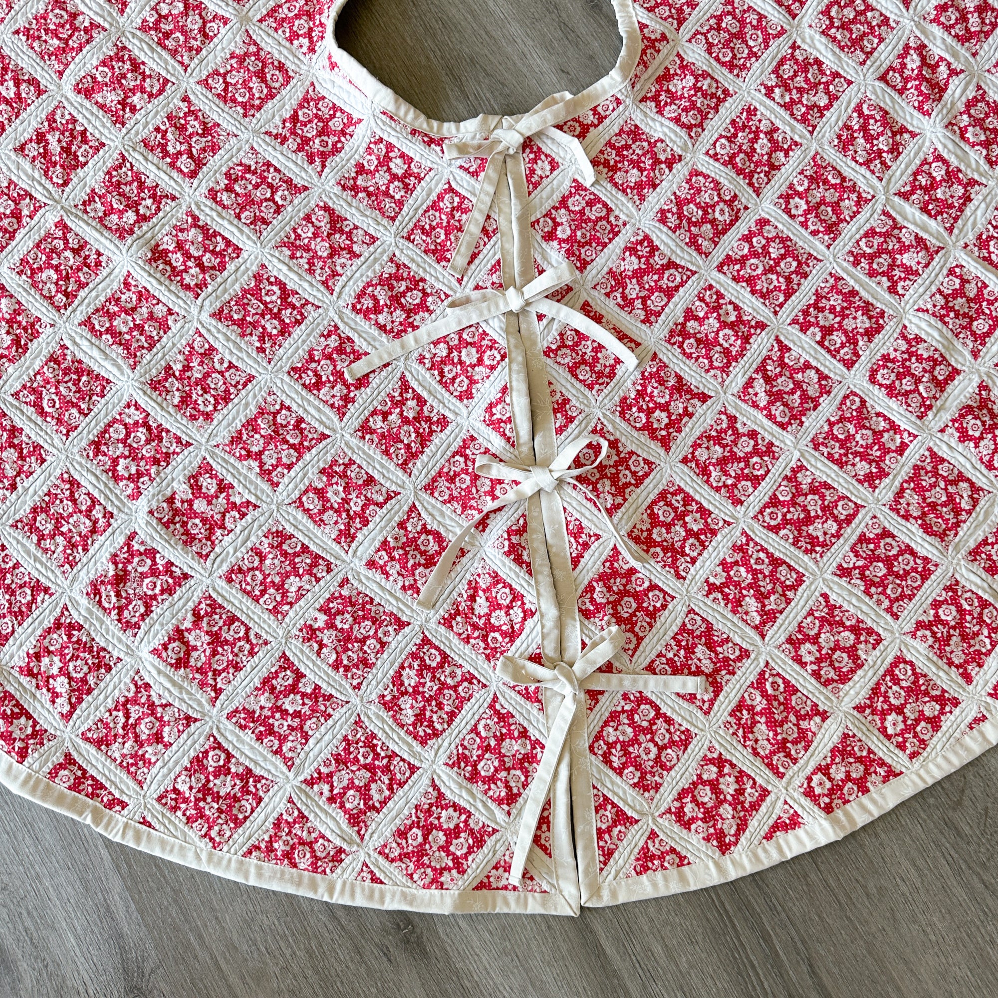 Large Vintage Cathedral Window Quilt Tree Skirt