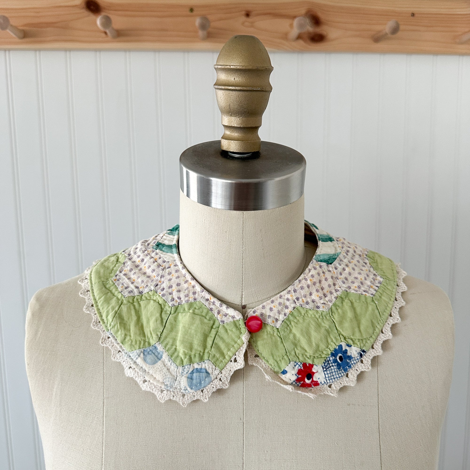 Small Vintage Grandmother's Garden Quilt Detachable Peter Pan Collar