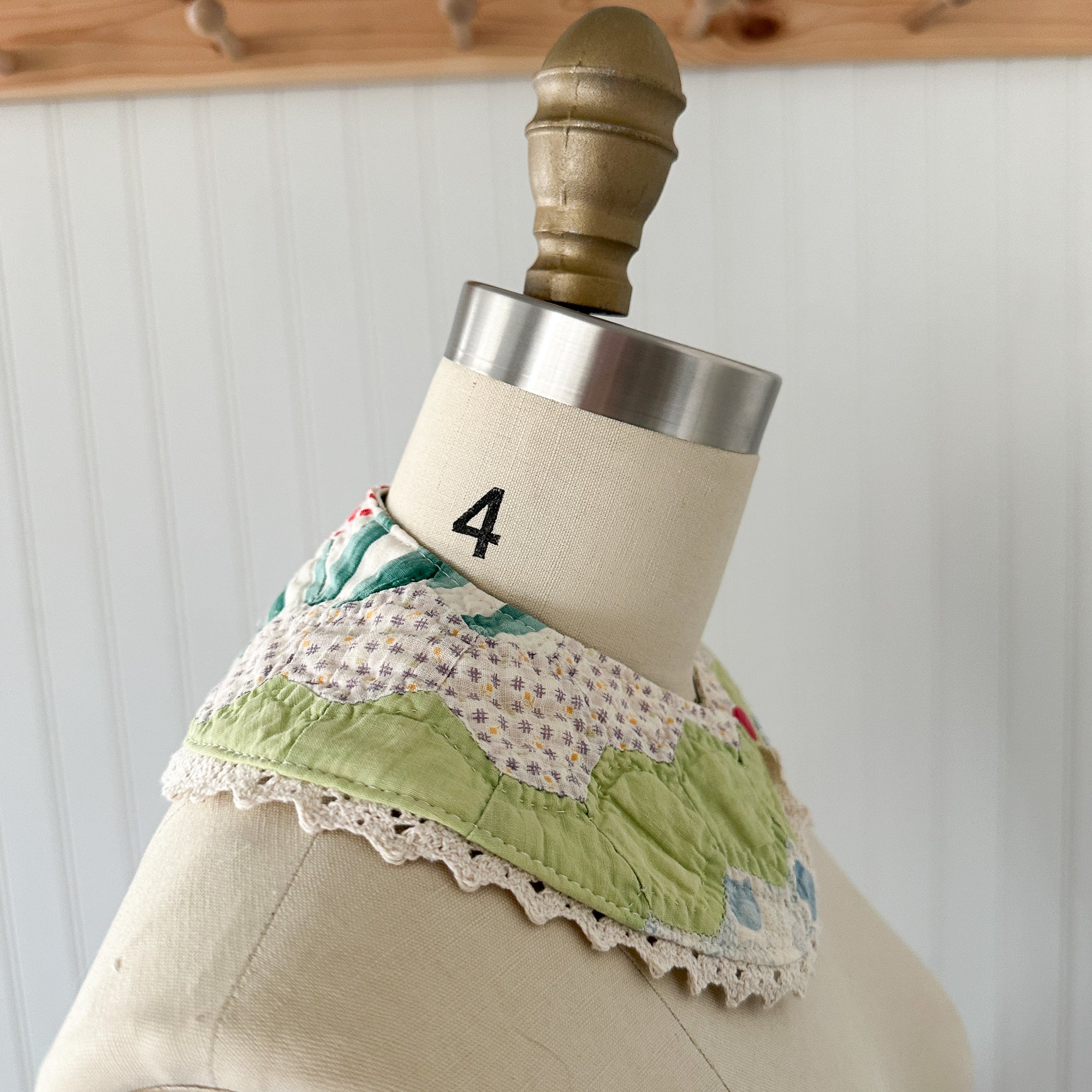 Small Vintage Grandmother's Garden Quilt Detachable Peter Pan Collar
