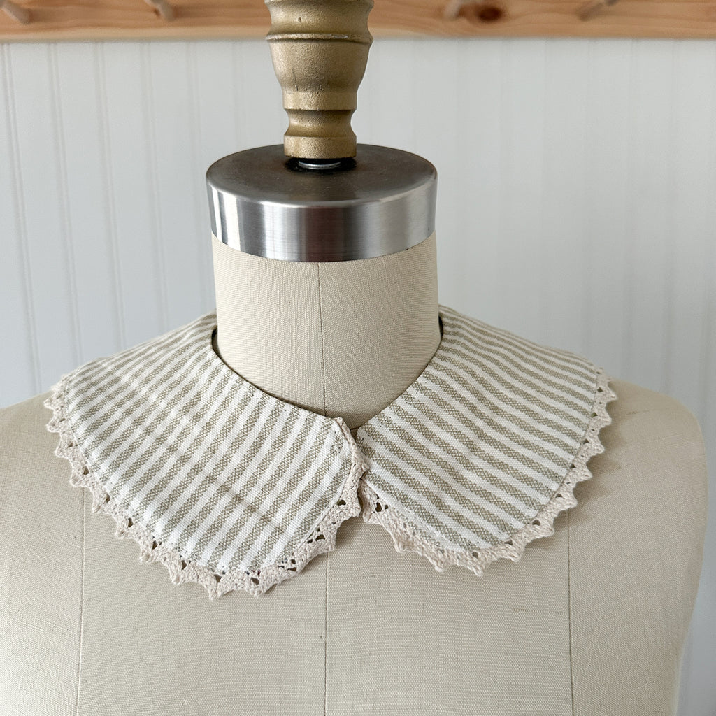Small Vintage Grandmother's Garden Quilt Detachable Peter Pan Collar