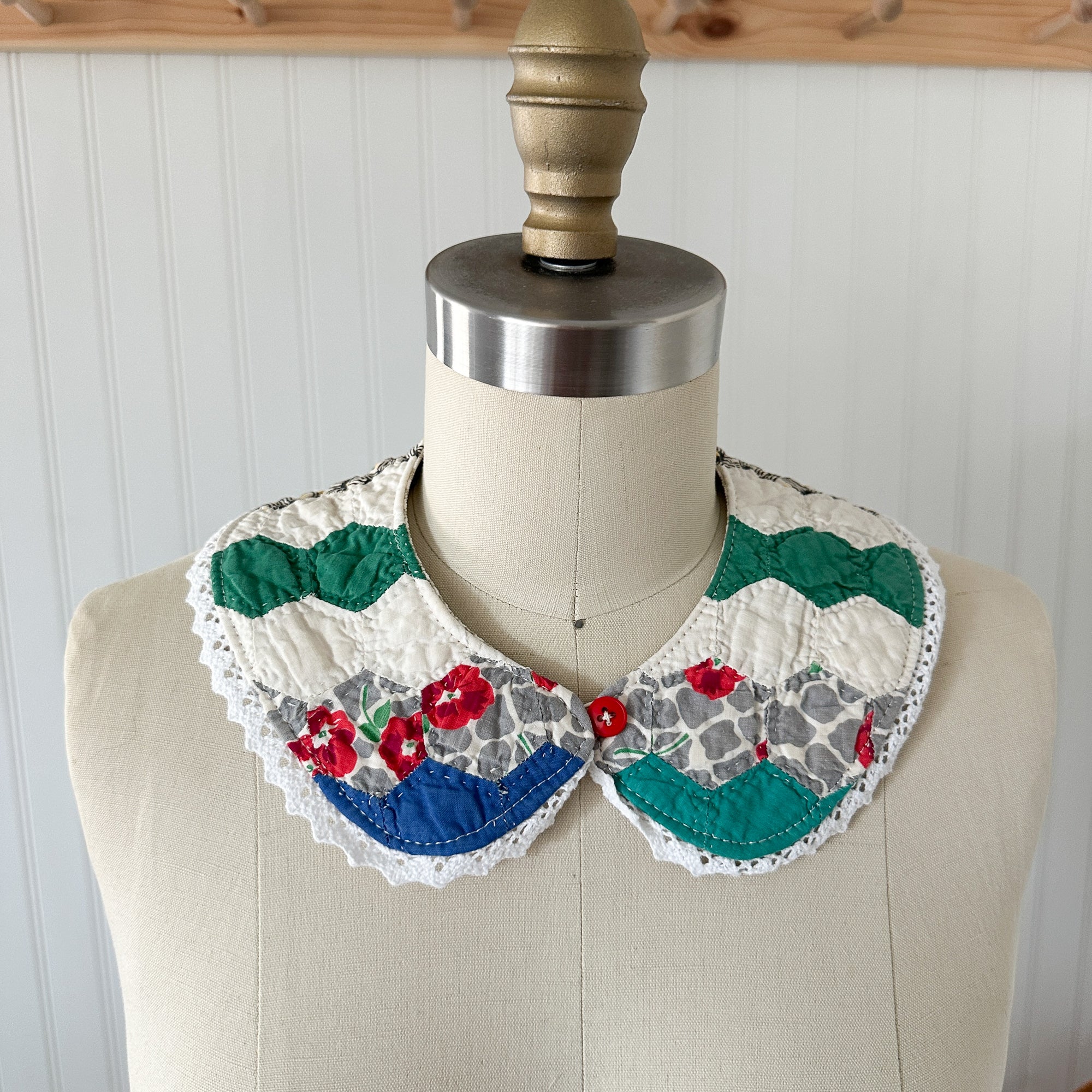 Small Vintage Grandmother's Garden Quilt Detachable Peter Pan Collar