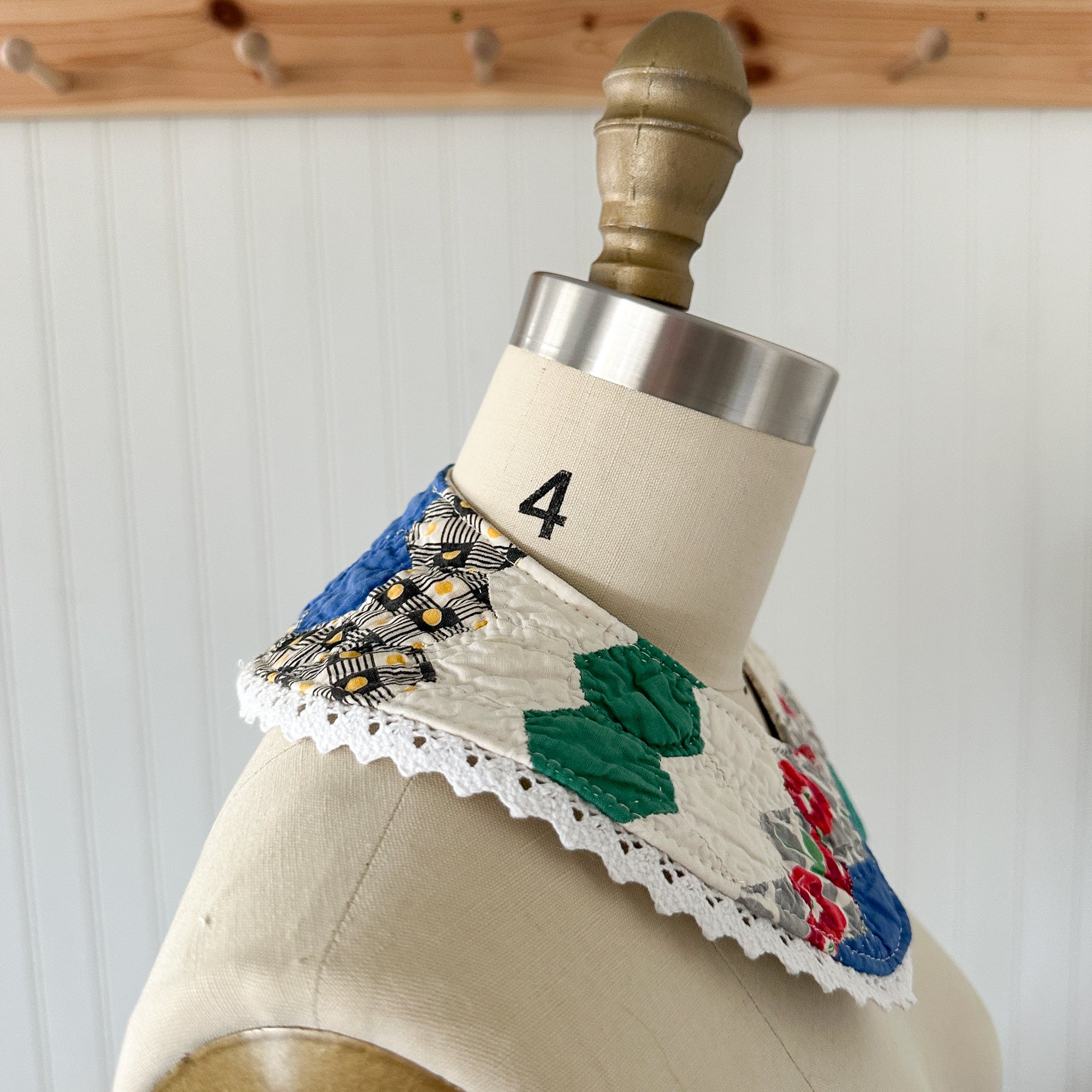 Small Vintage Grandmother's Garden Quilt Detachable Peter Pan Collar