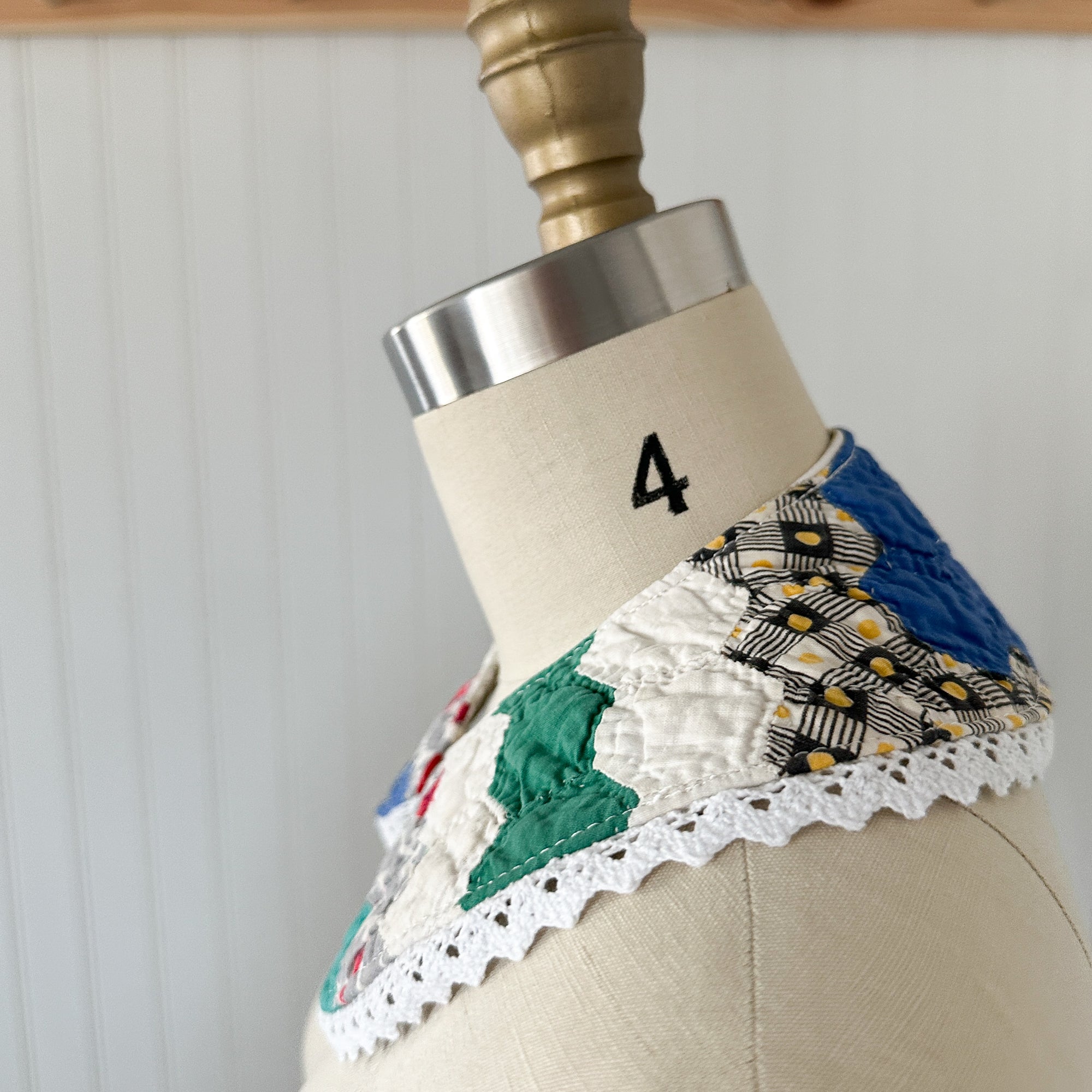 Small Vintage Grandmother's Garden Quilt Detachable Peter Pan Collar