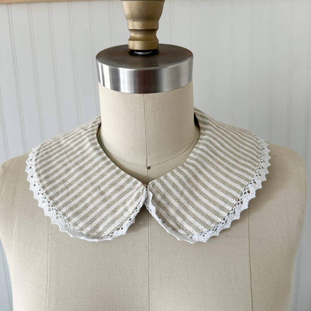 Small Vintage Grandmother's Garden Quilt Detachable Peter Pan Collar