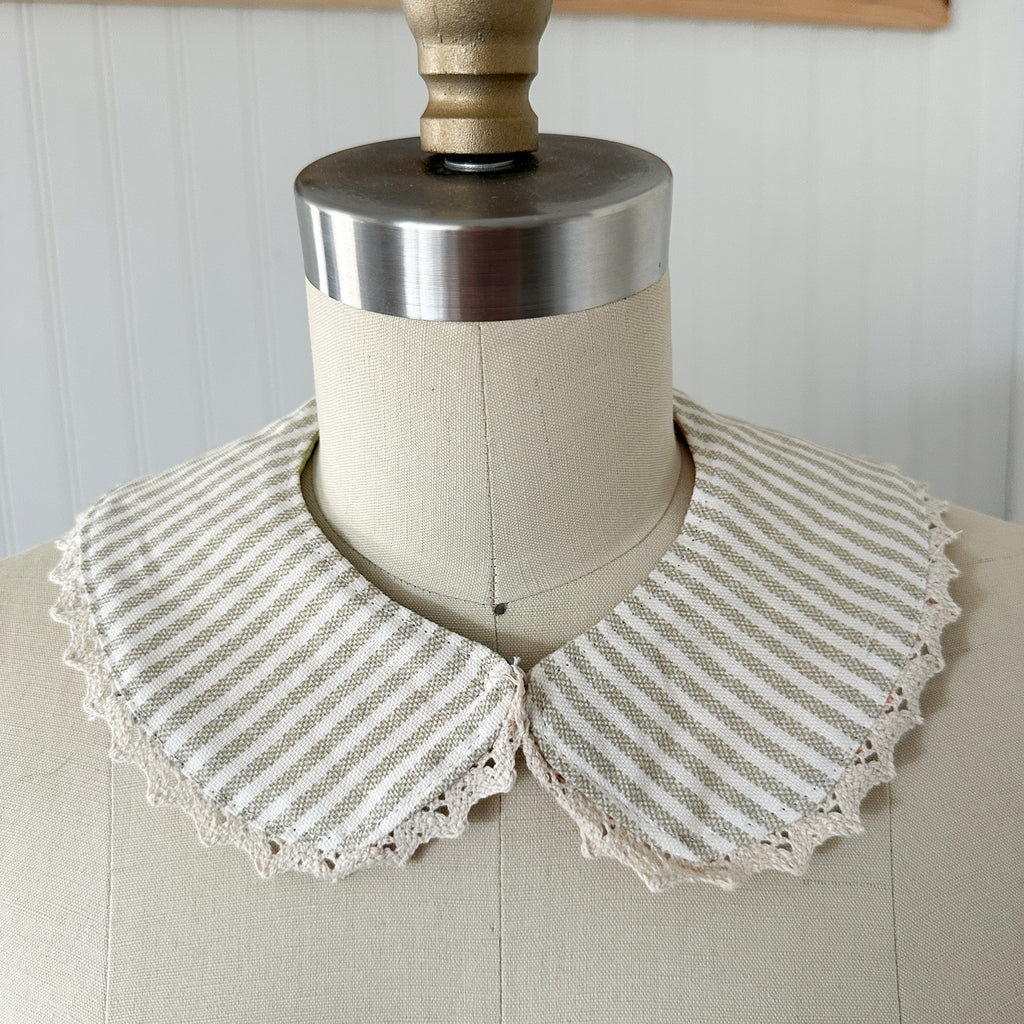 Small Vintage Grandmother's Garden Quilt Detachable Peter Pan Collar