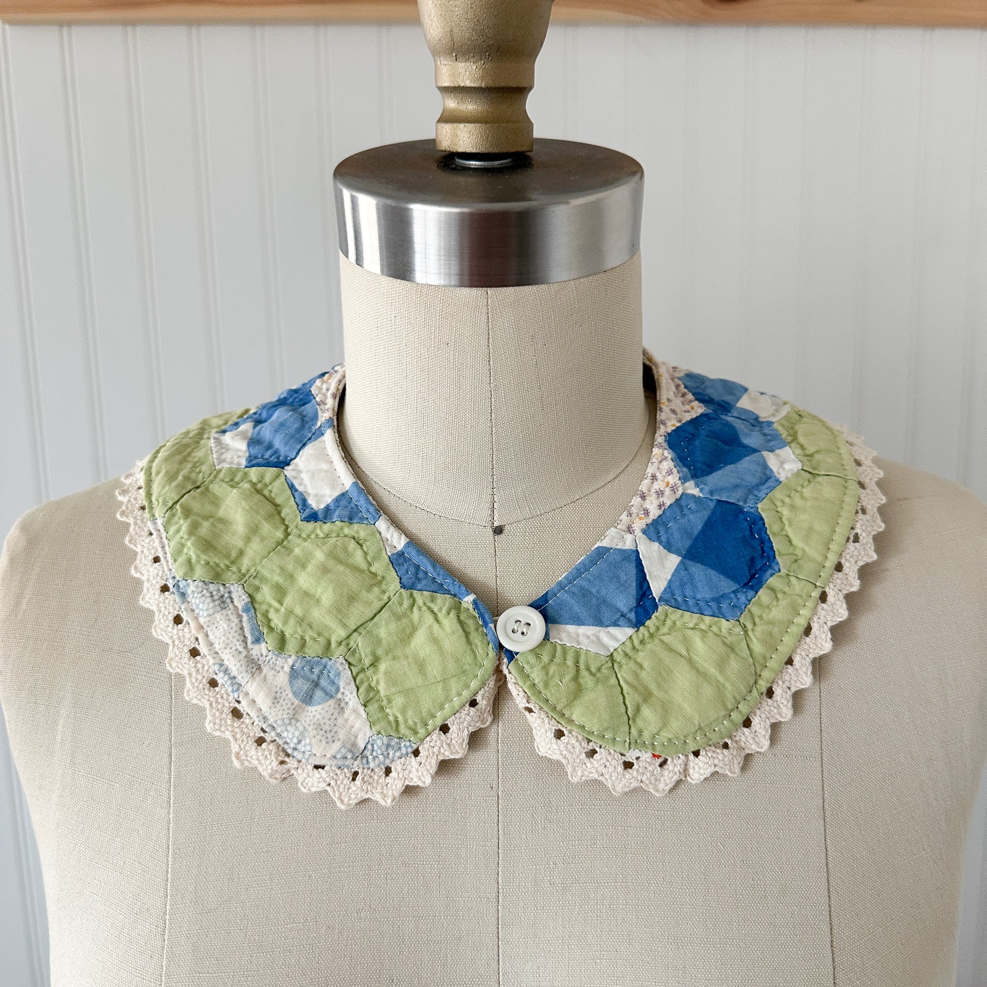 Small Vintage Grandmother's Garden Quilt Detachable Peter Pan Collar