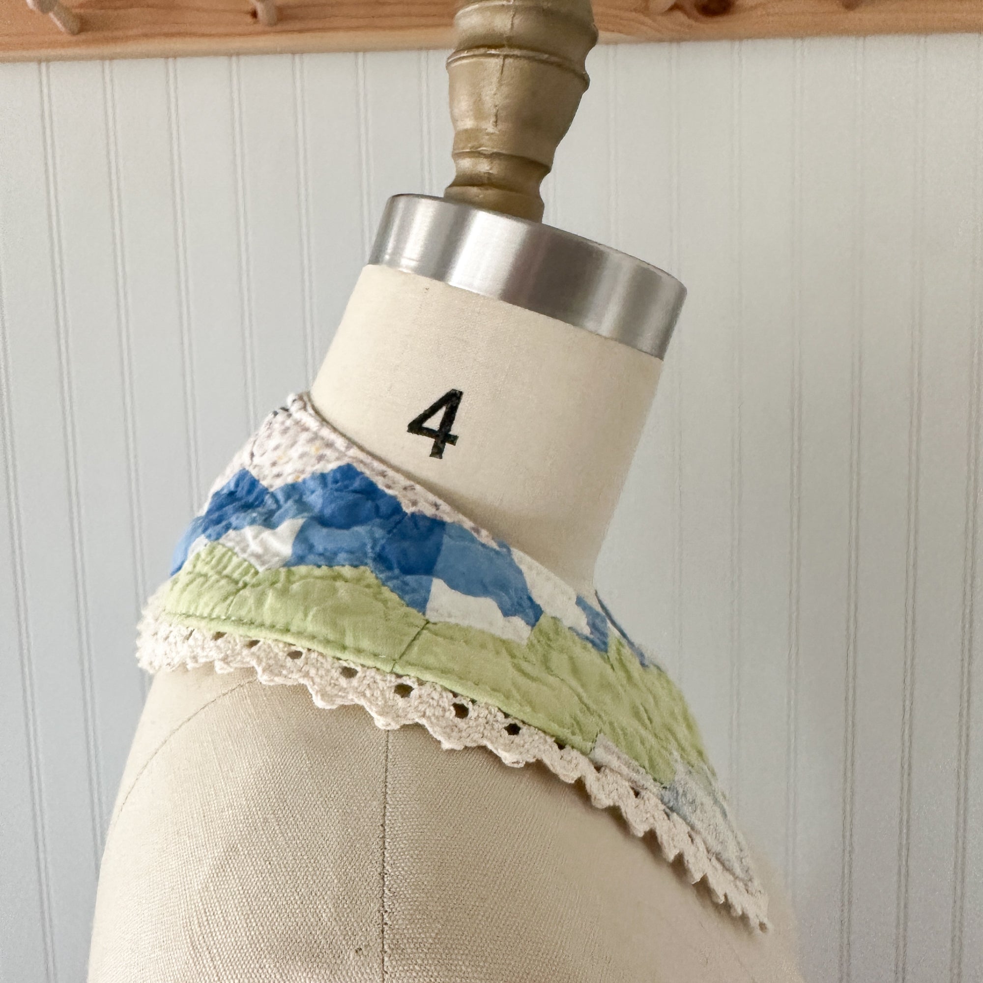 Small Vintage Grandmother's Garden Quilt Detachable Peter Pan Collar