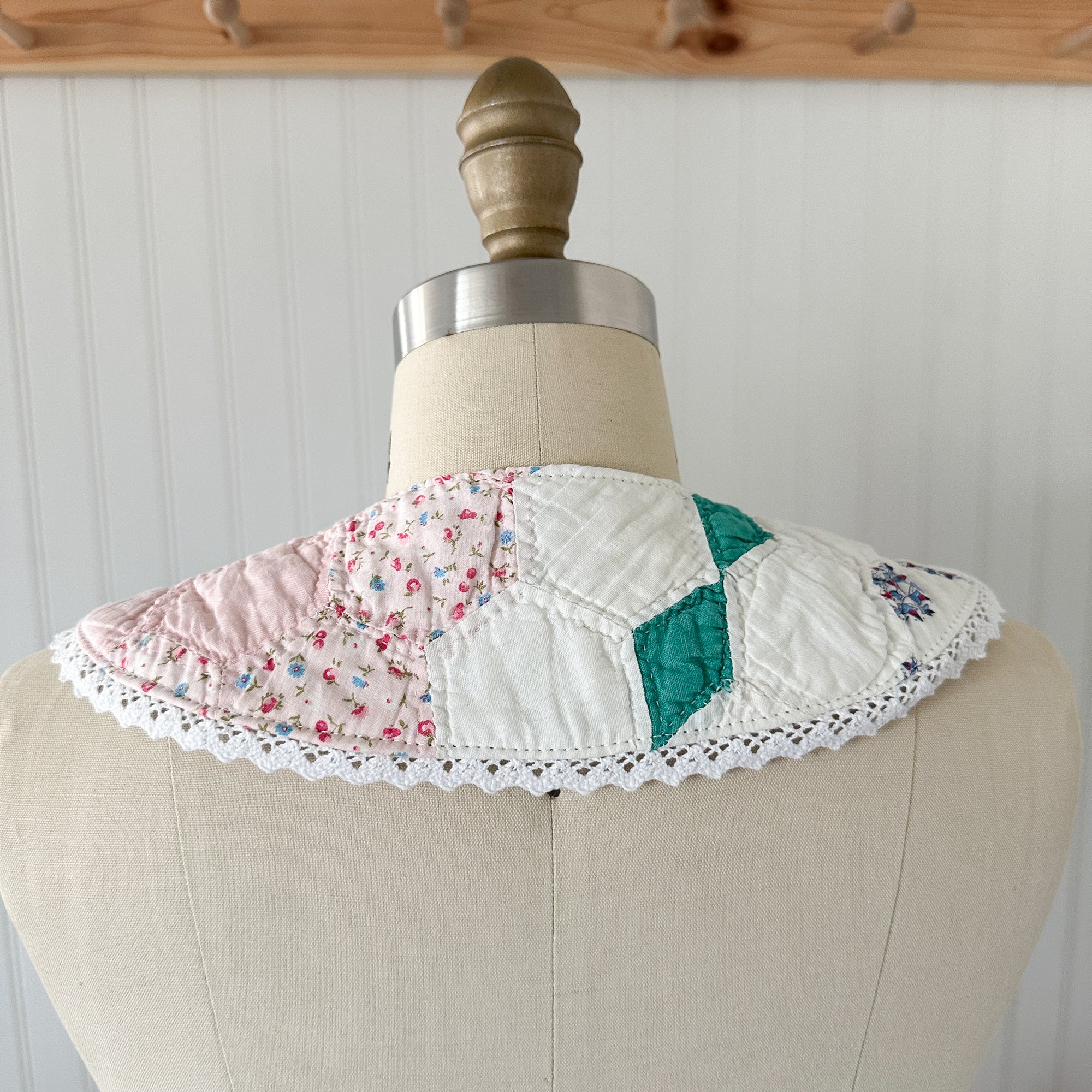 Large Vintage Grandmother's Garden Quilt Detachable Peter Pan Collar