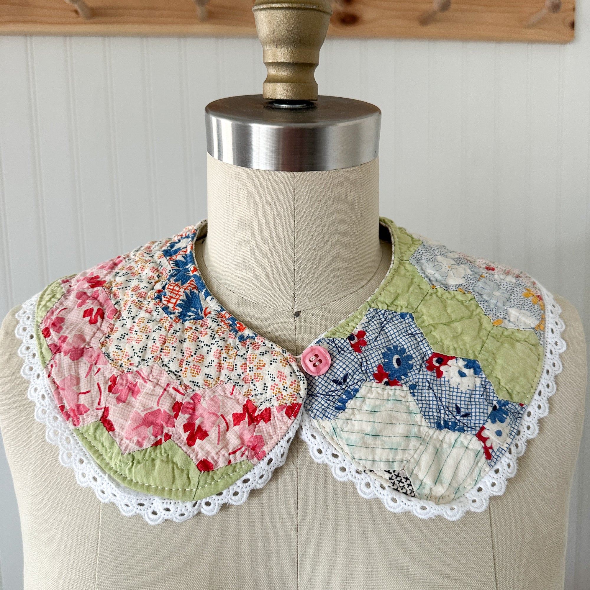 Large Vintage Grandmother's Garden Quilt Detachable Peter Pan Collar