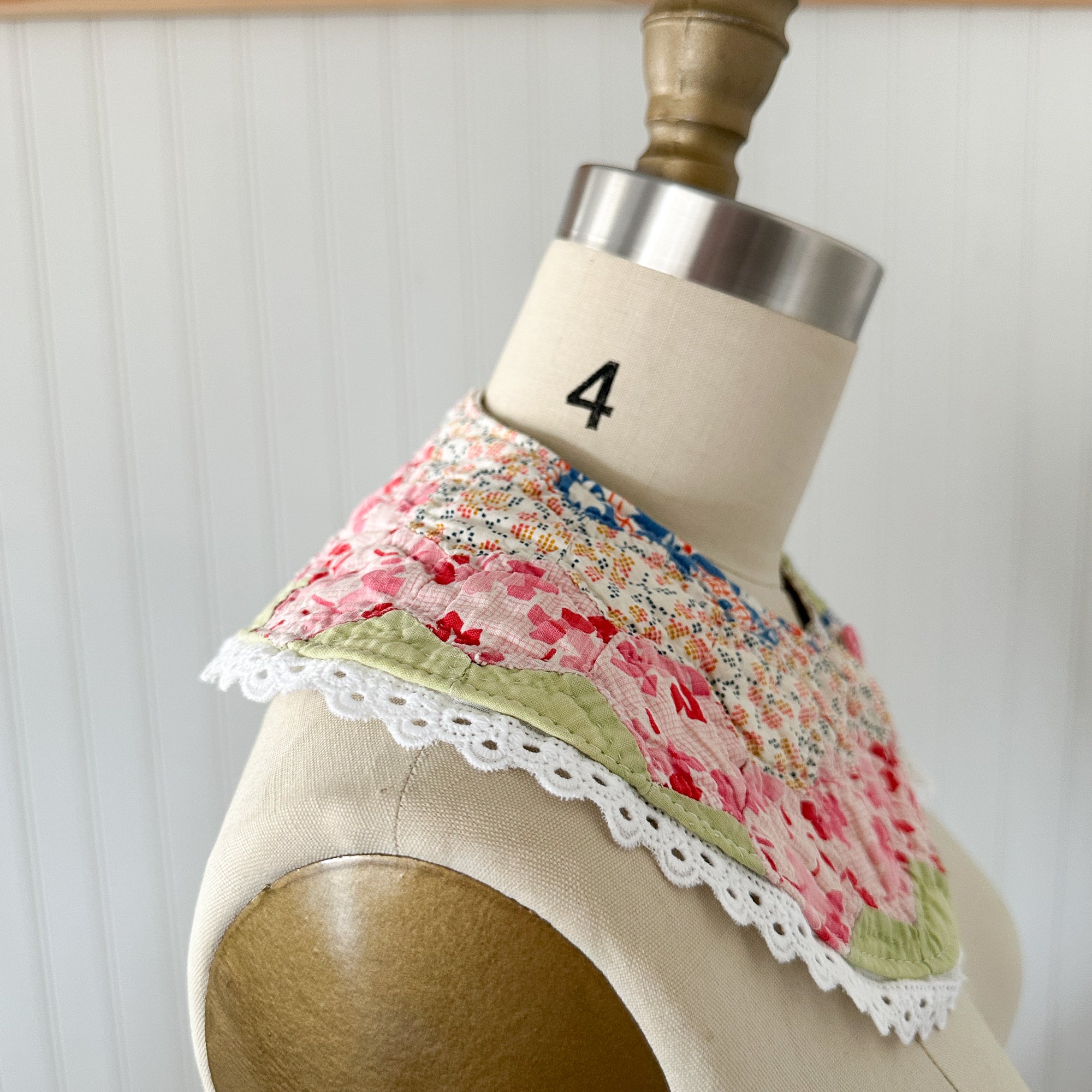 Large Vintage Grandmother's Garden Quilt Detachable Peter Pan Collar