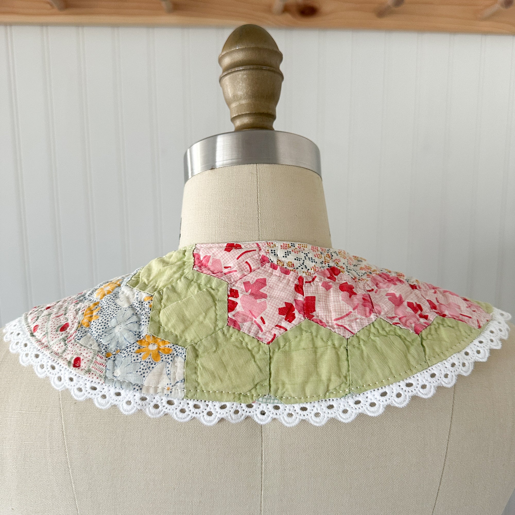 Large Vintage Grandmother's Garden Quilt Detachable Peter Pan Collar