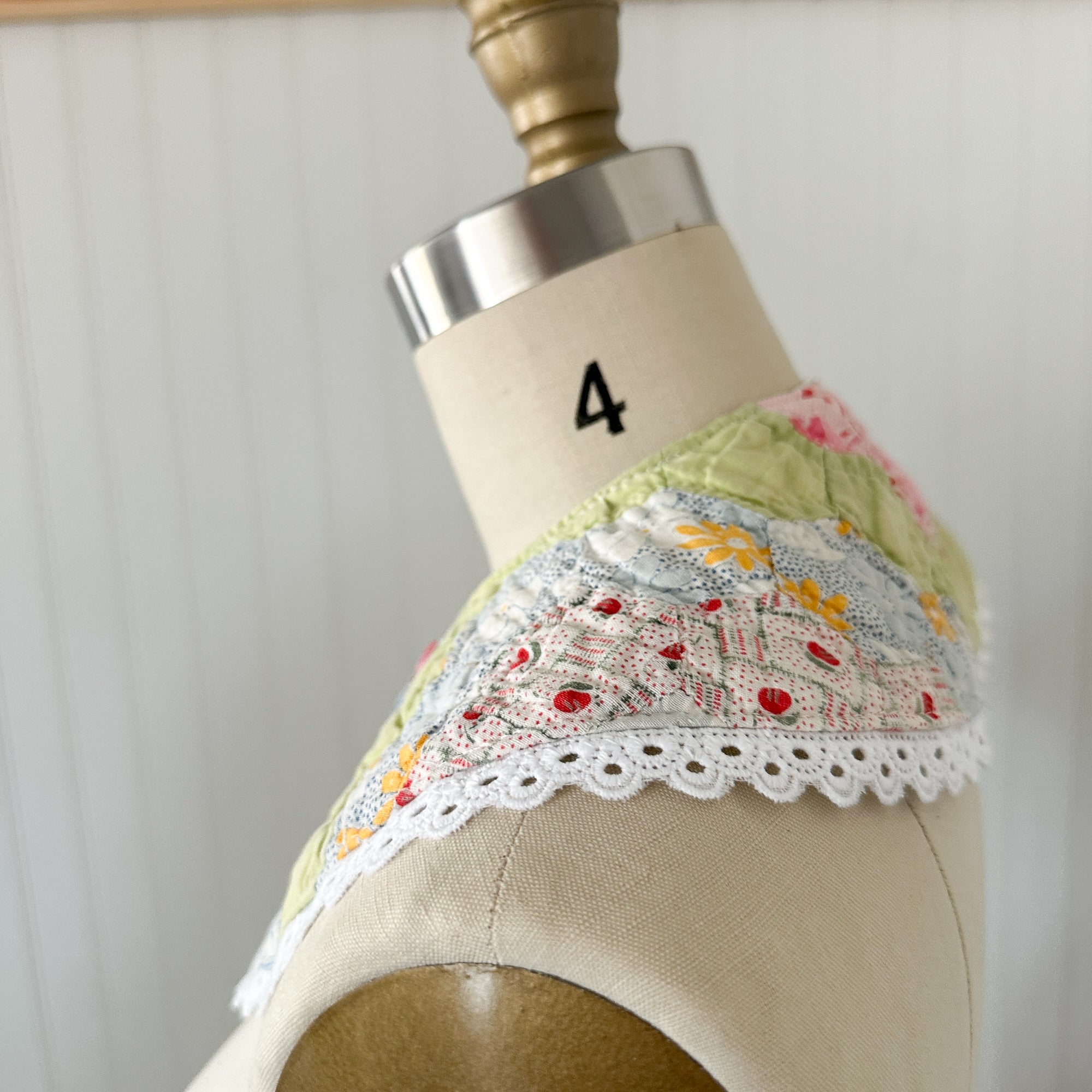 Large Vintage Grandmother's Garden Quilt Detachable Peter Pan Collar
