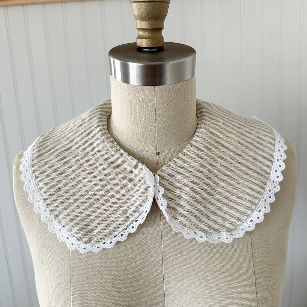 Large Vintage Grandmother's Garden Quilt Detachable Peter Pan Collar