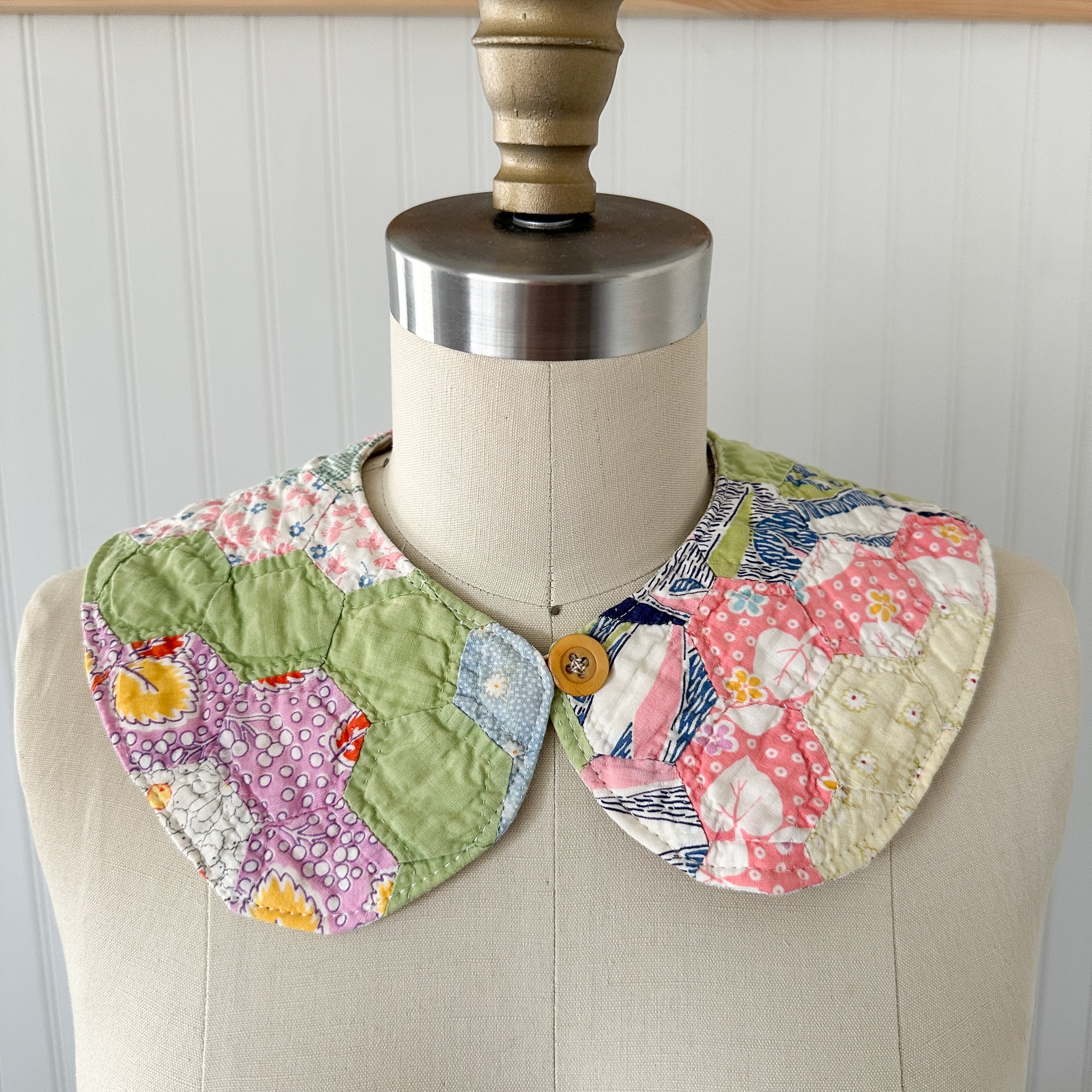 Large Vintage Grandmother's Garden Quilt Detachable Peter Pan Collar