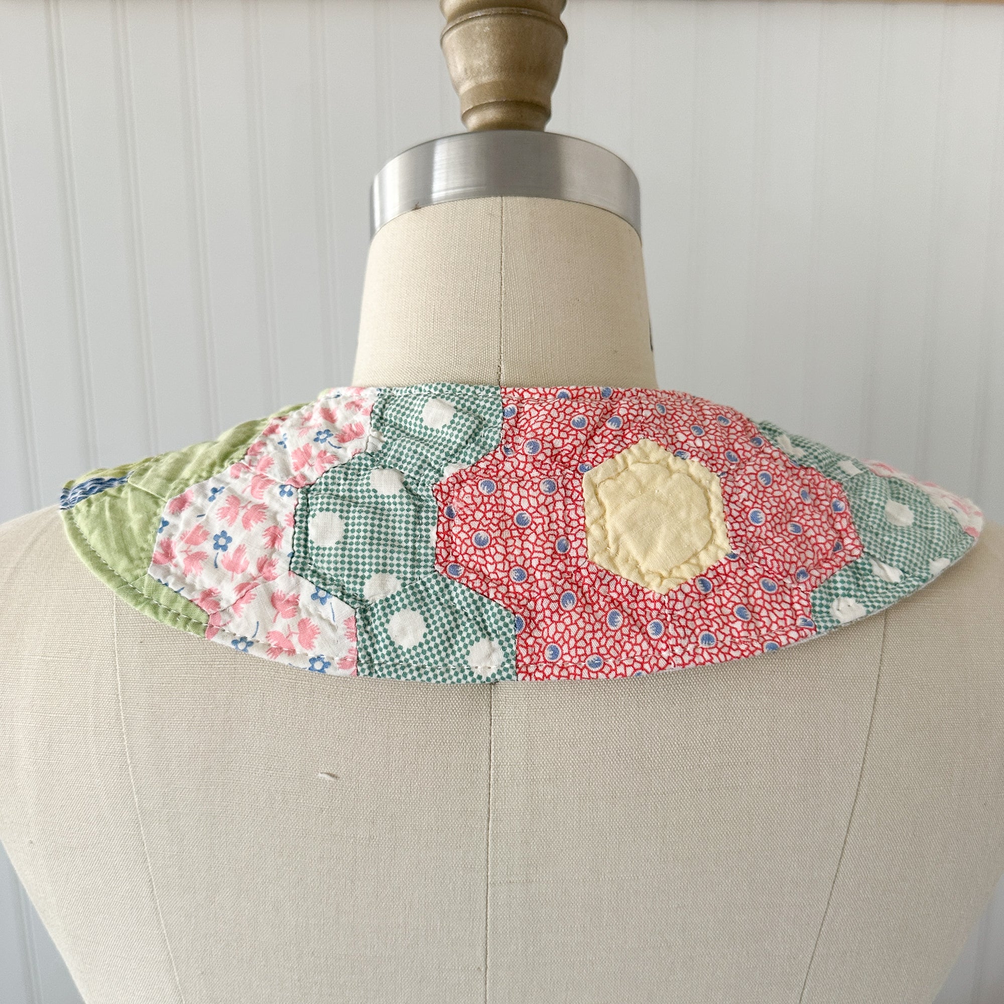 Large Vintage Grandmother's Garden Quilt Detachable Peter Pan Collar