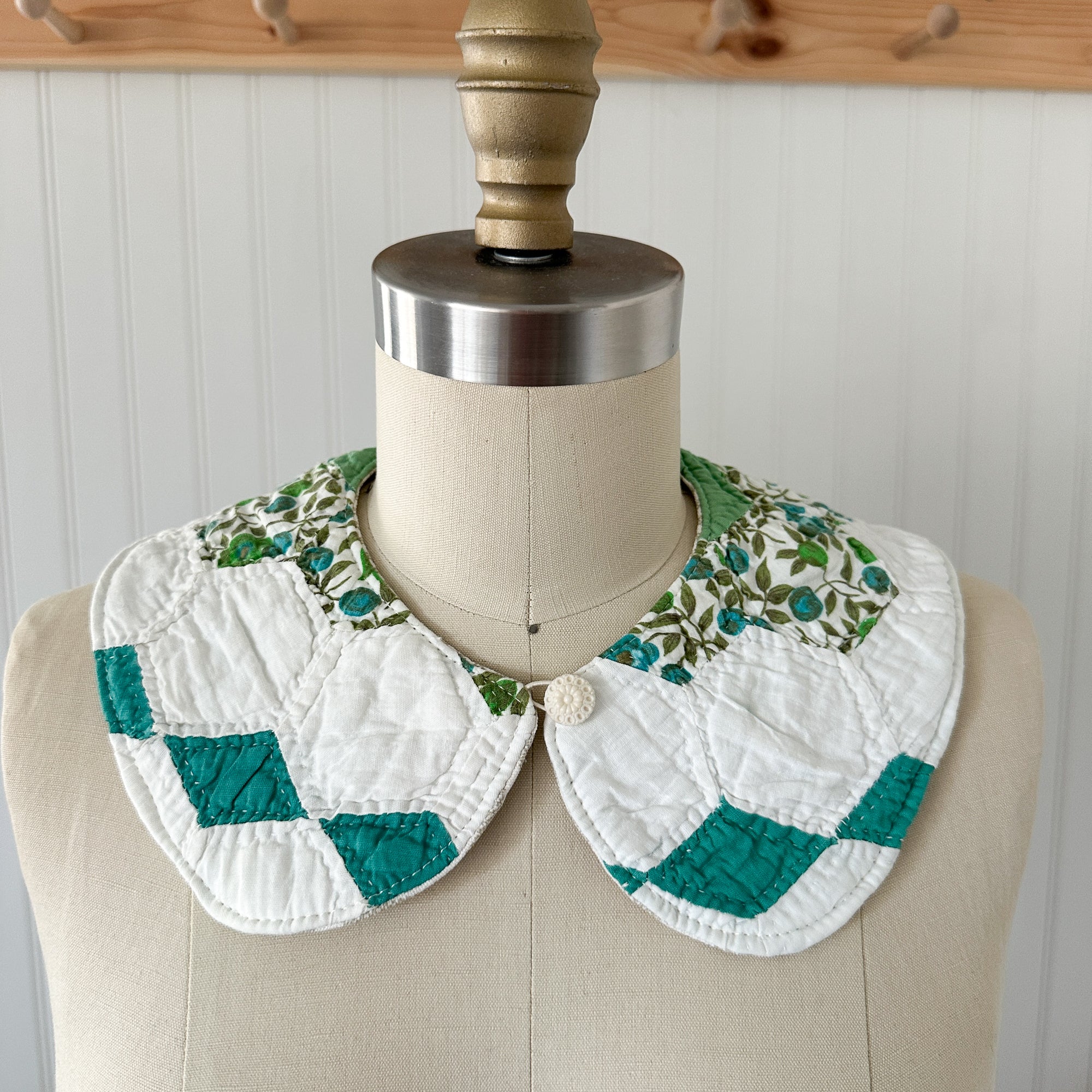Large Vintage Grandmother's Garden Quilt Detachable Peter Pan Collar