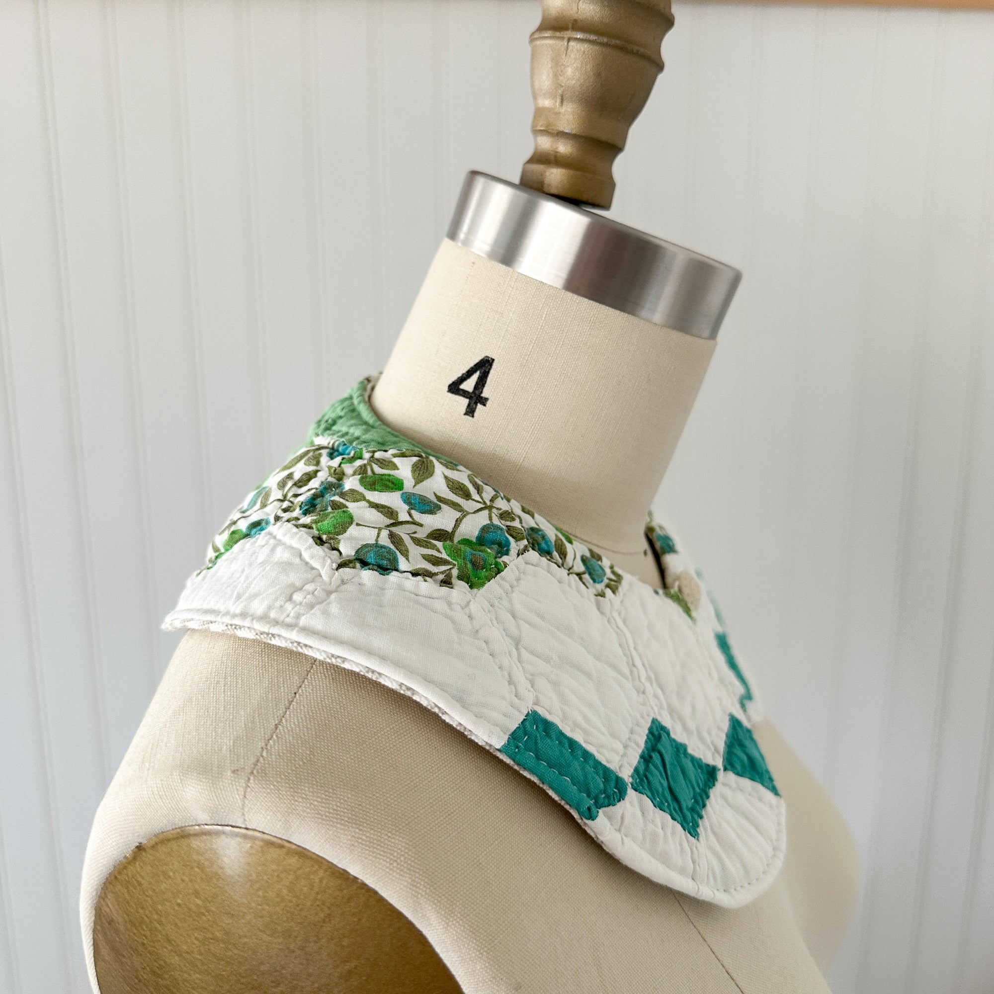 Large Vintage Grandmother's Garden Quilt Detachable Peter Pan Collar