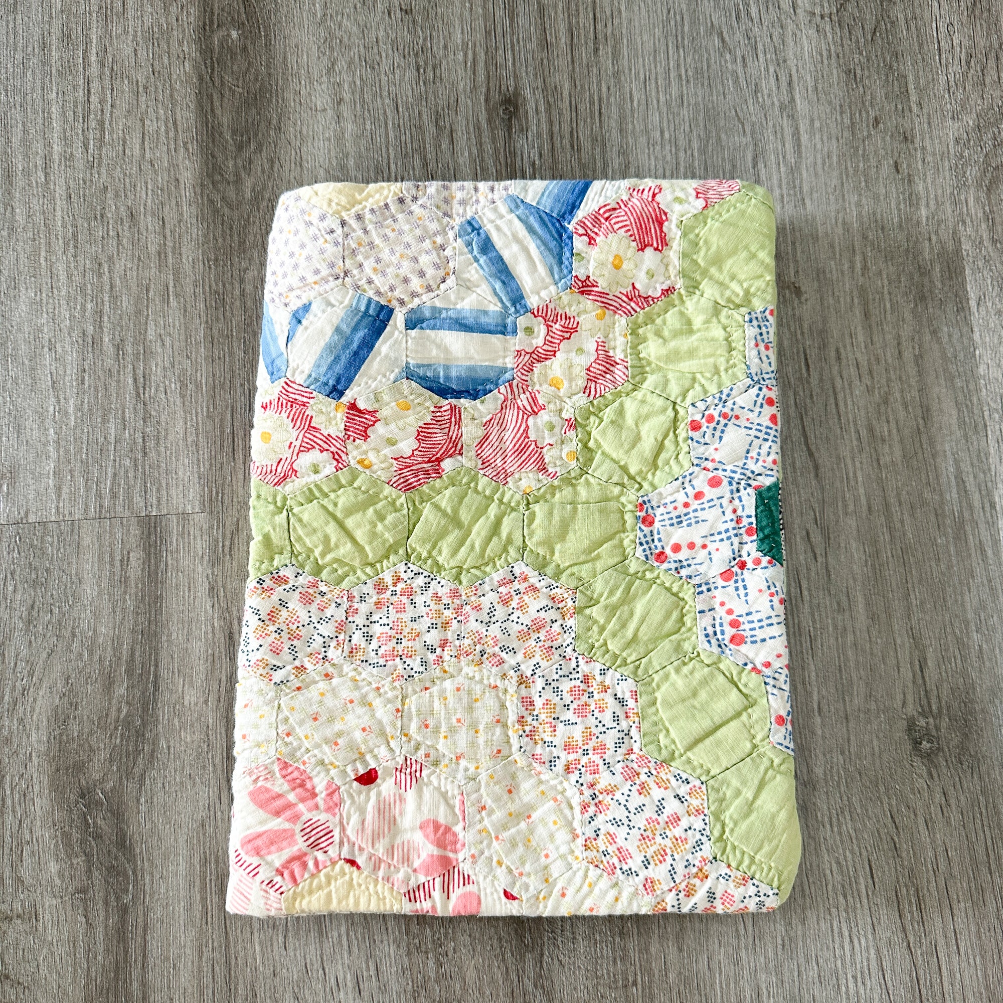 Medium Vintage Grandmother's Garden Quilt Bible Cover