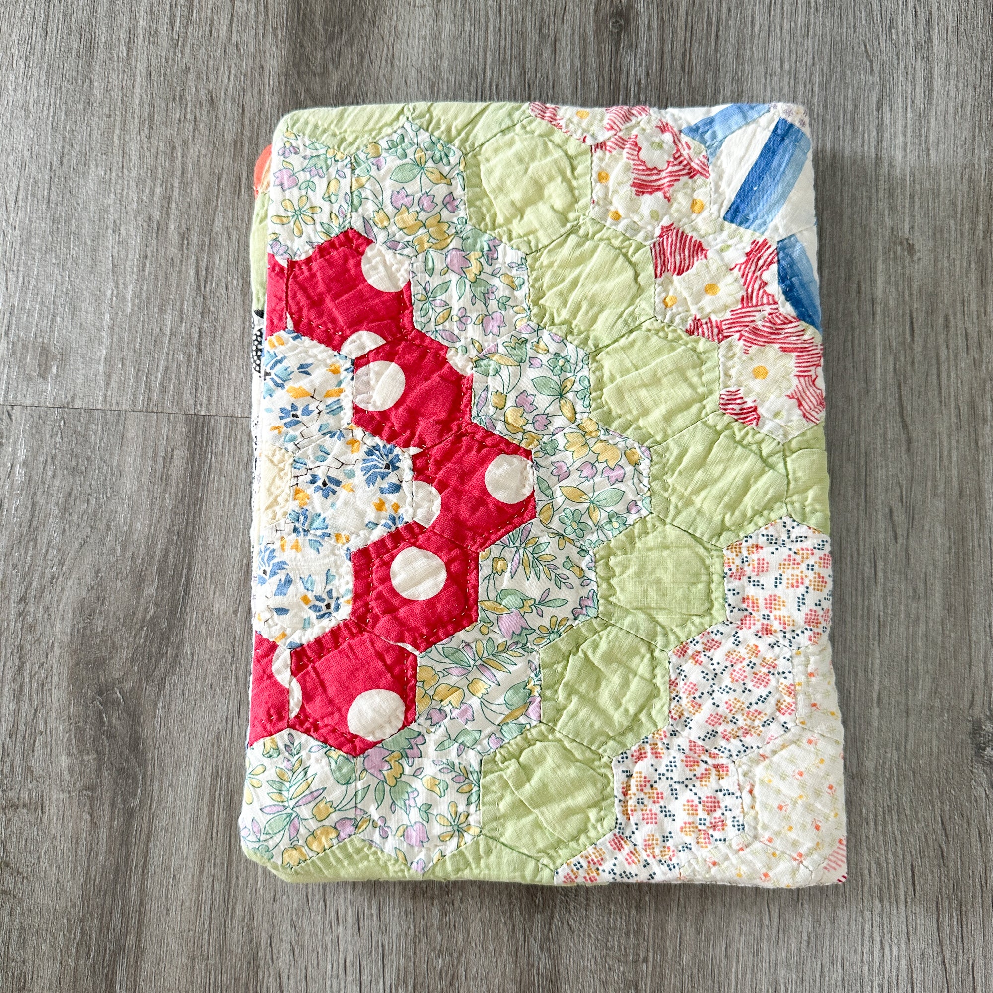 Medium Vintage Grandmother's Garden Quilt Bible Cover