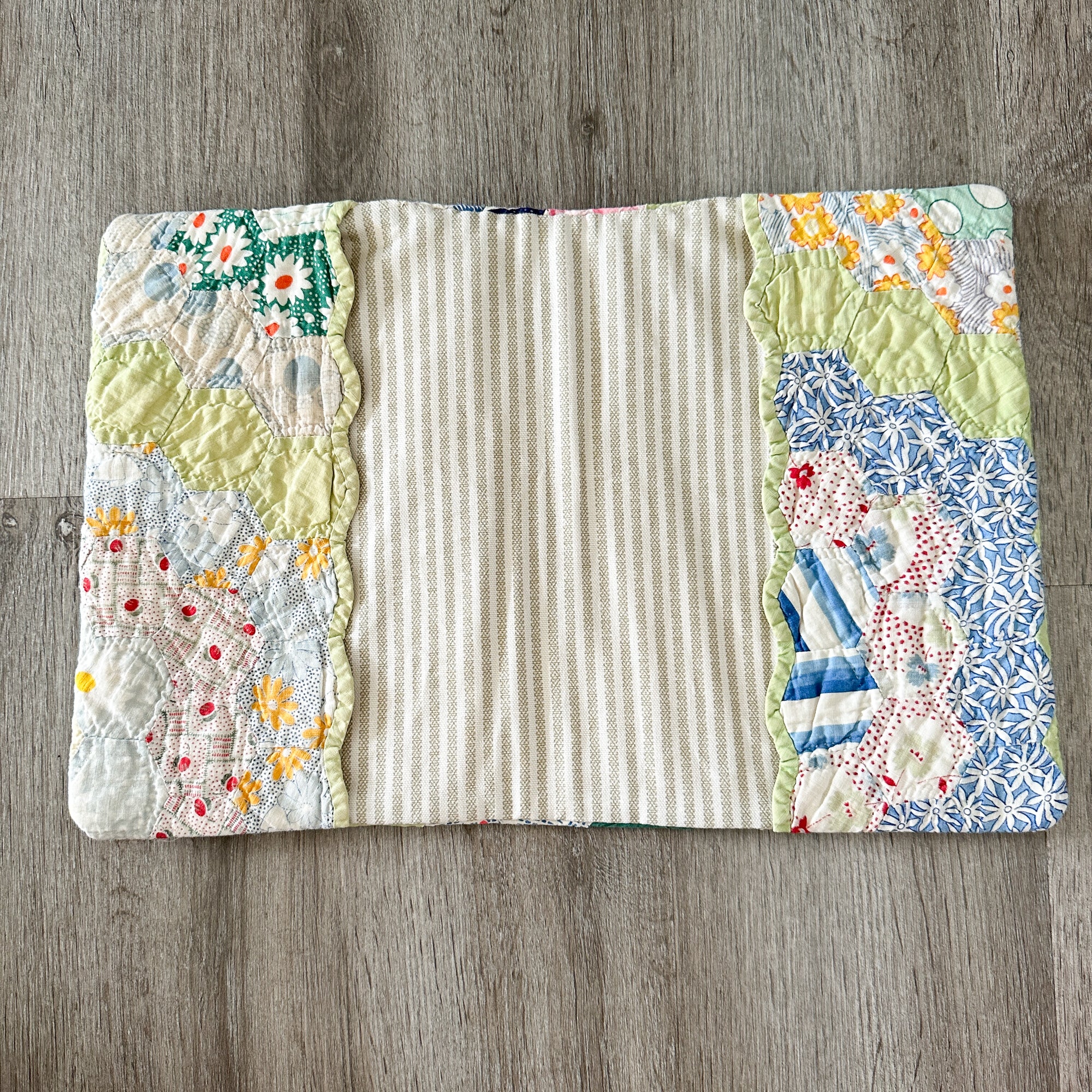 Medium Vintage Grandmother's Garden Quilt Bible Cover