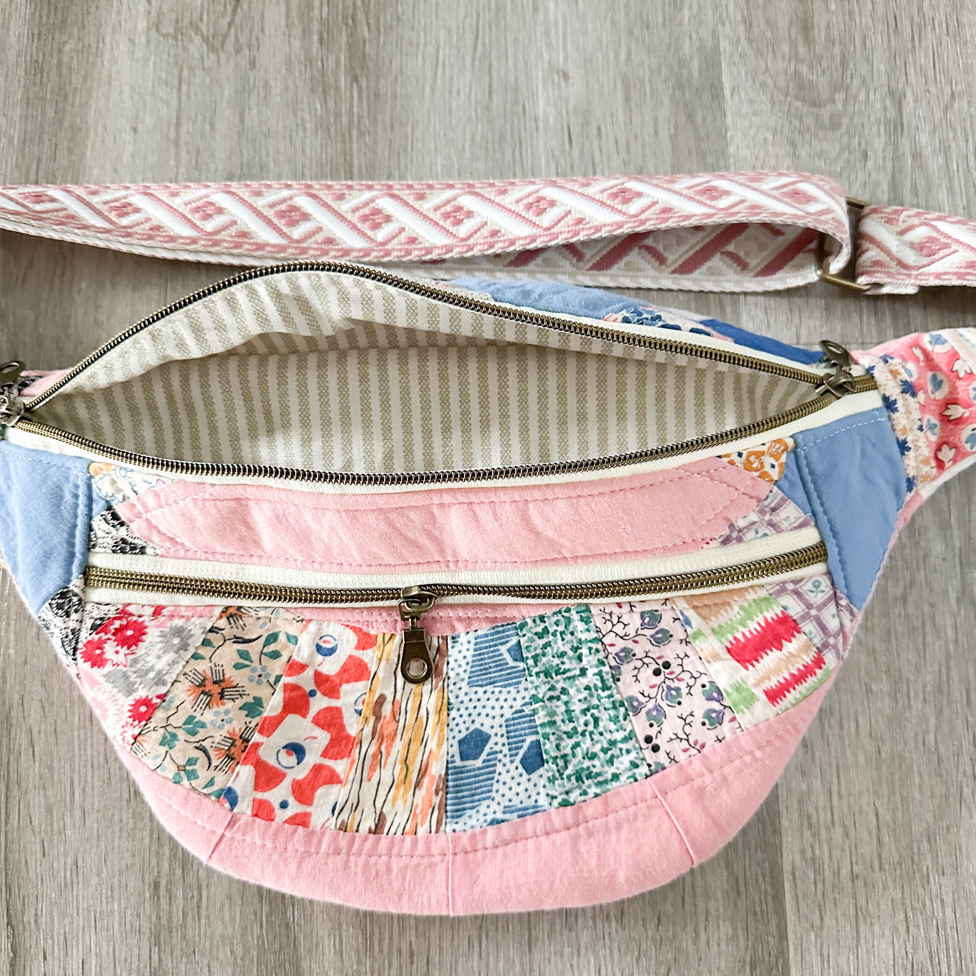 Large Fanny Pack Bag Vintage Pink Wedding Ring Quilt