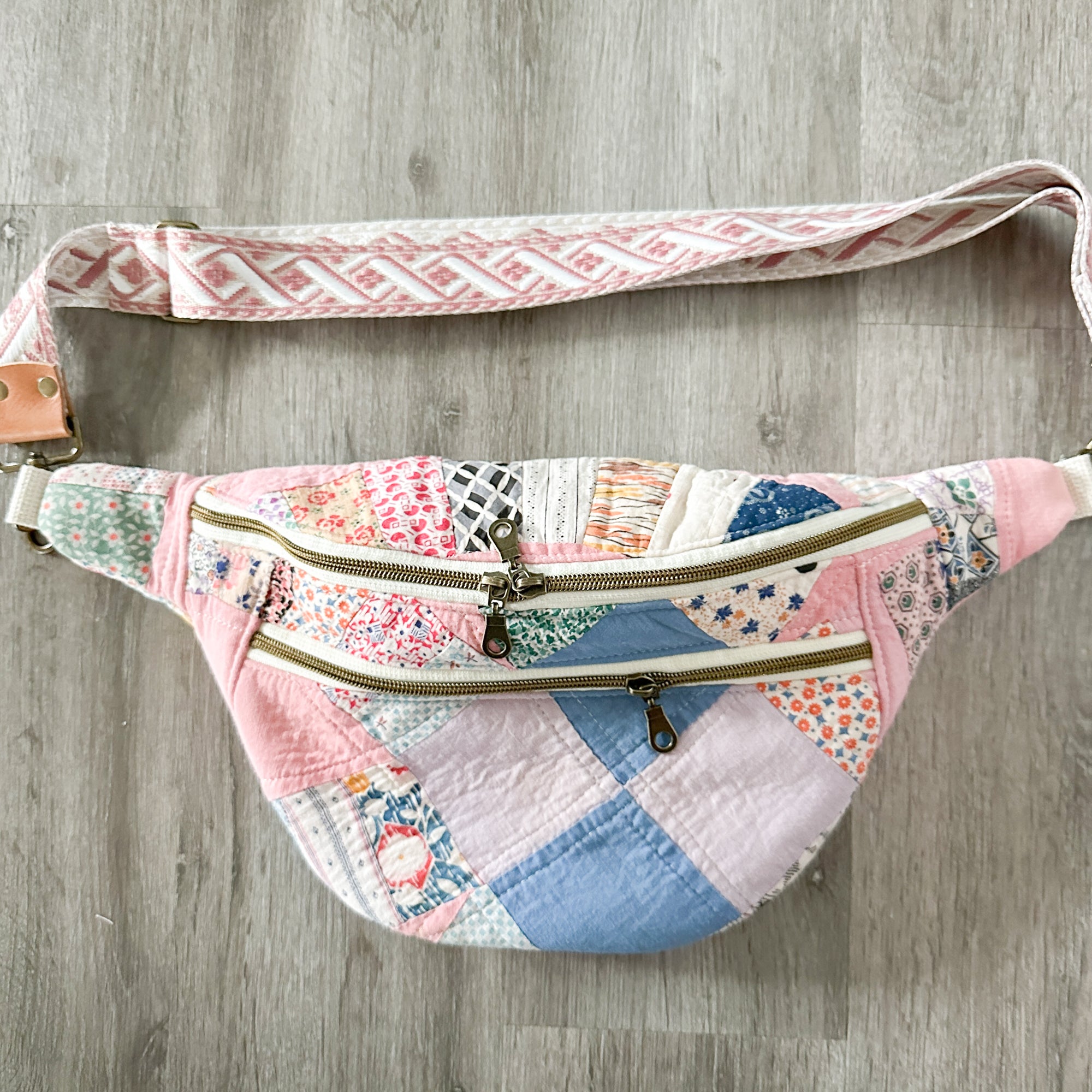 Large Fanny Pack Bag Vintage Pink Wedding Ring Quilt