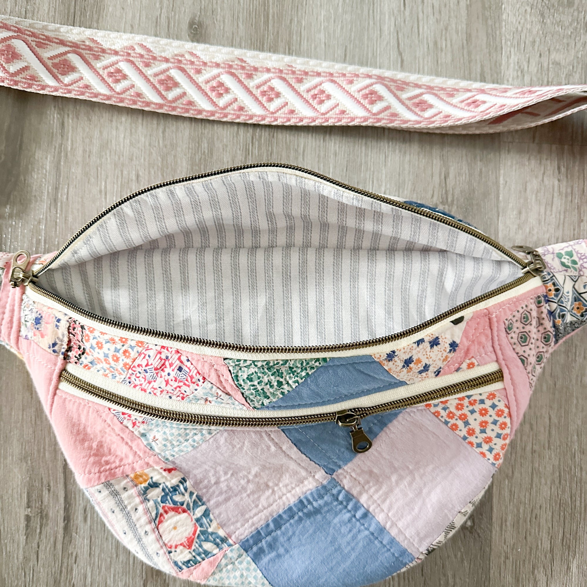 Large Fanny Pack Bag Vintage Pink Wedding Ring Quilt