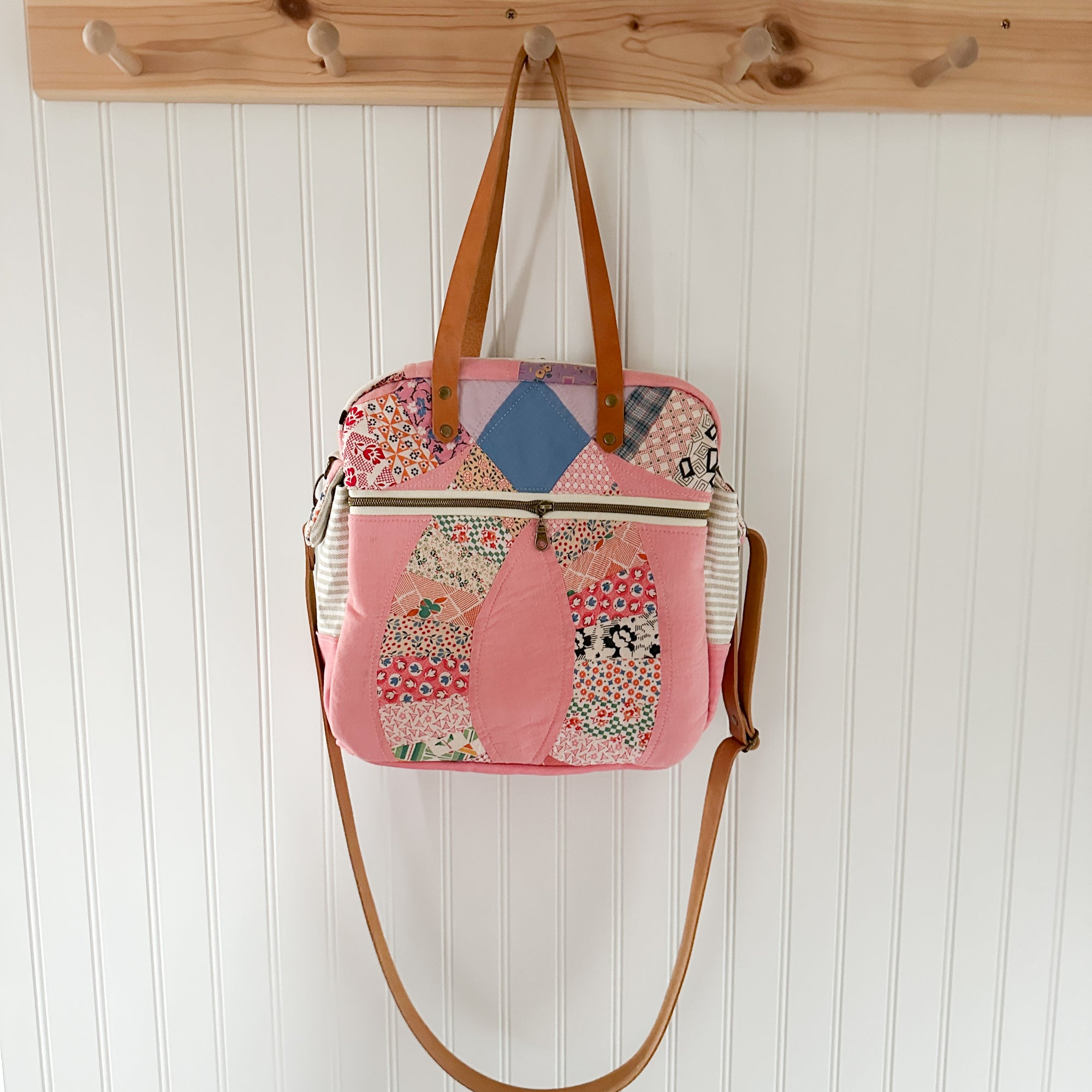 Sunday School Teachers Bag Vintage Pink Wedding Ring Quilt with Leather Handles and Crossbody Strap