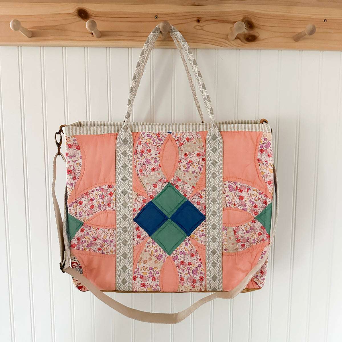 XL Boxy Bag Vintage Wedding Ring Quilt with Handles and Leather Crossbody Strap