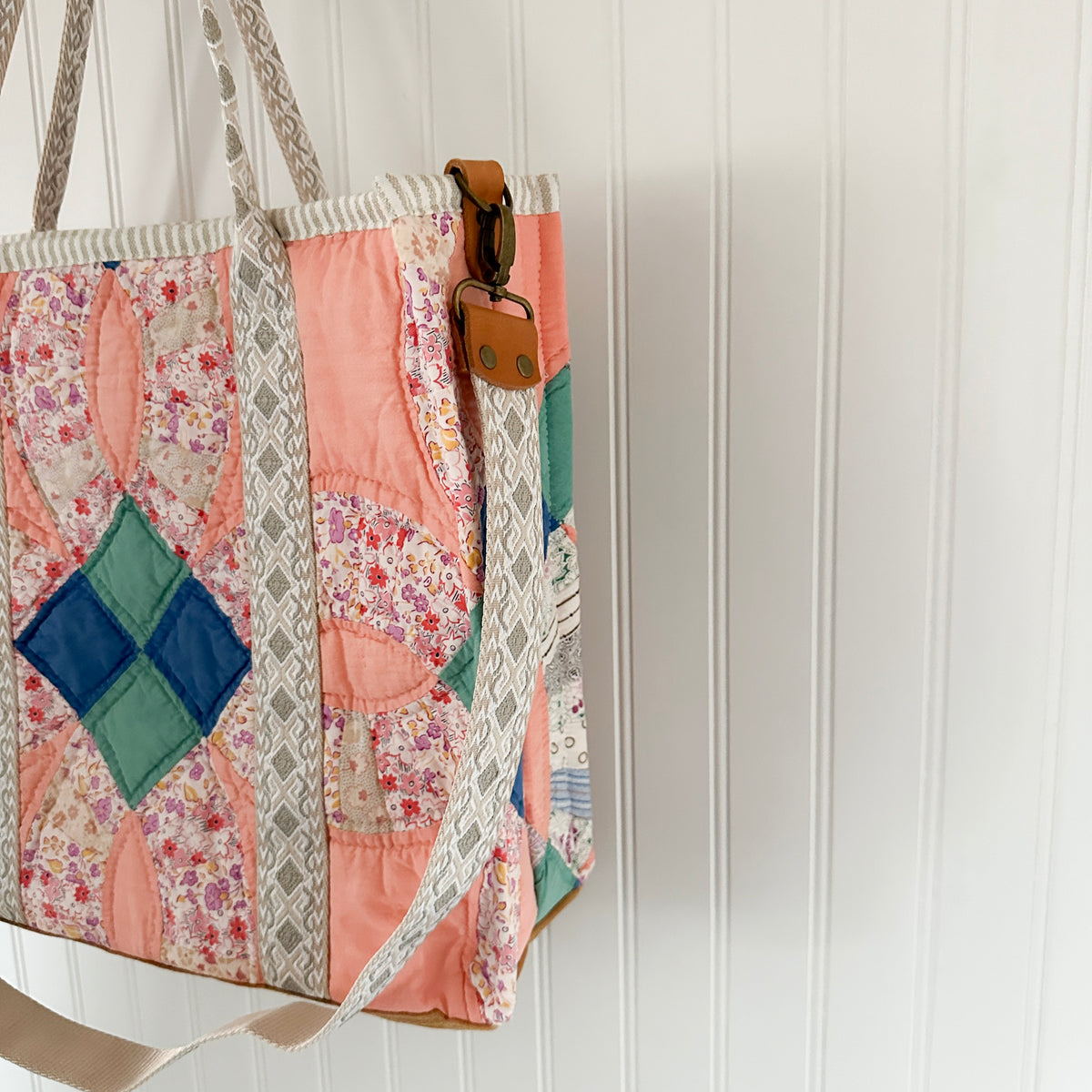 XL Boxy Bag Vintage Wedding Ring Quilt with Handles and Leather Crossbody Strap