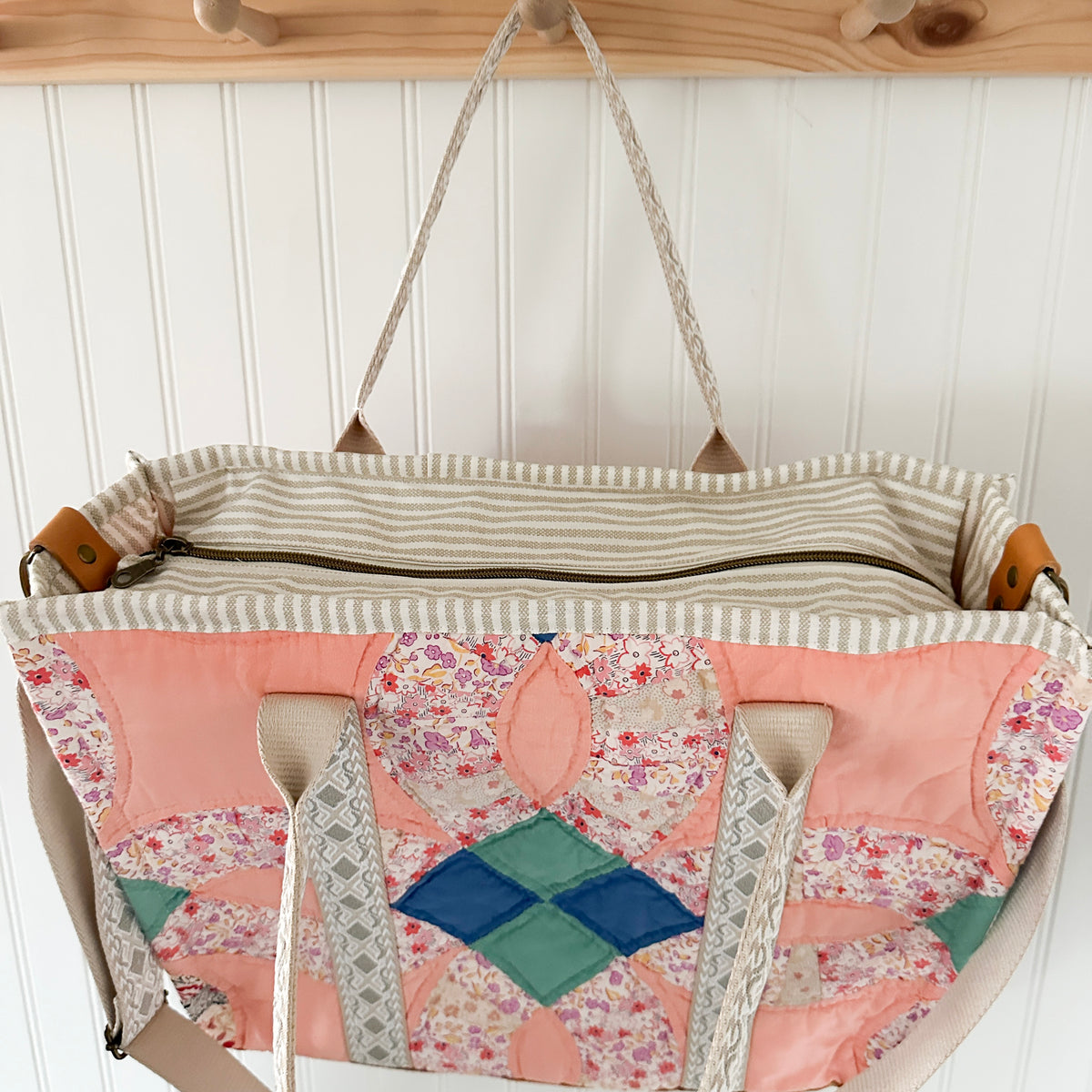 XL Boxy Bag Vintage Wedding Ring Quilt with Handles and Leather Crossbody Strap