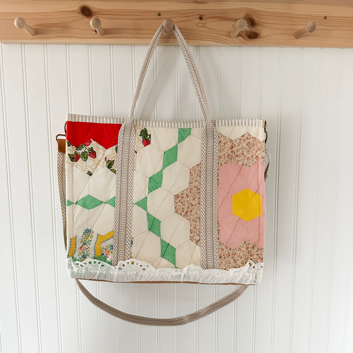 XL Boxy Bag Vintage Grandmothers Garden Quilt with Handles and Leather Crossbody Strap