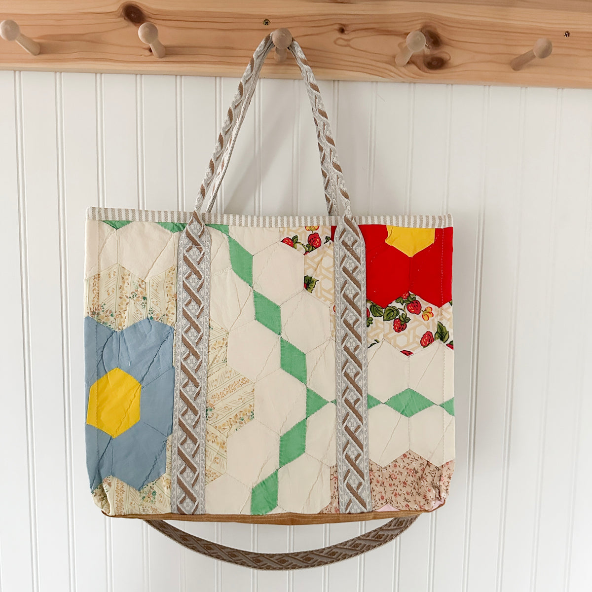 XL Boxy Bag Vintage Grandmothers Garden Quilt with Handles and Leather Crossbody Strap