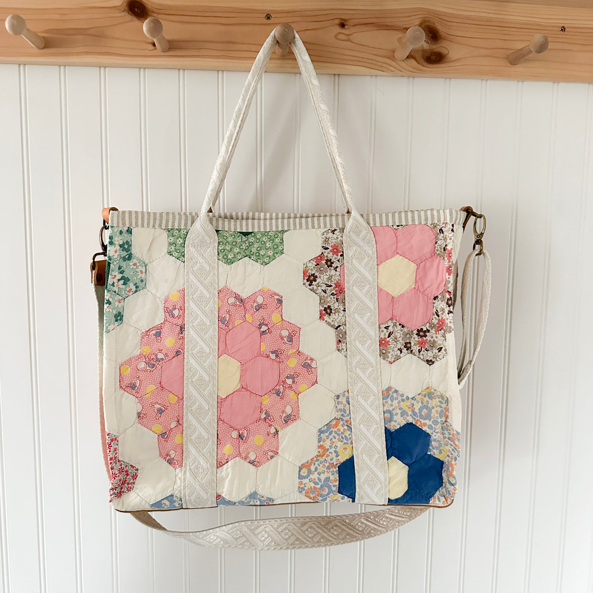 XL Boxy Bag Vintage Grandmothers Garden Quilt with Handles and Leather Crossbody Strap